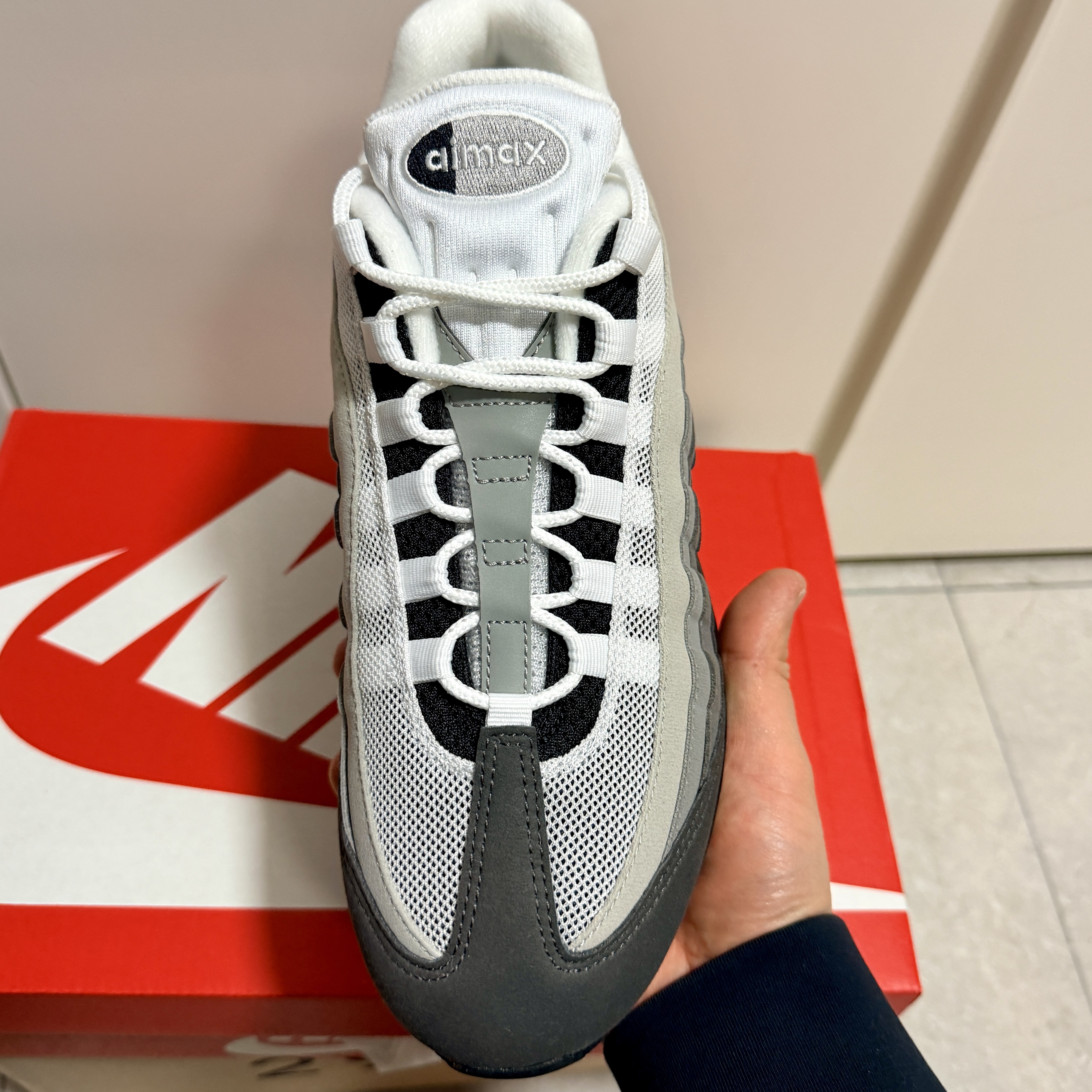 Nike Air Max 95 OG Black White, Nike Air Max 95 OG Neon 착용 스타일 - 2