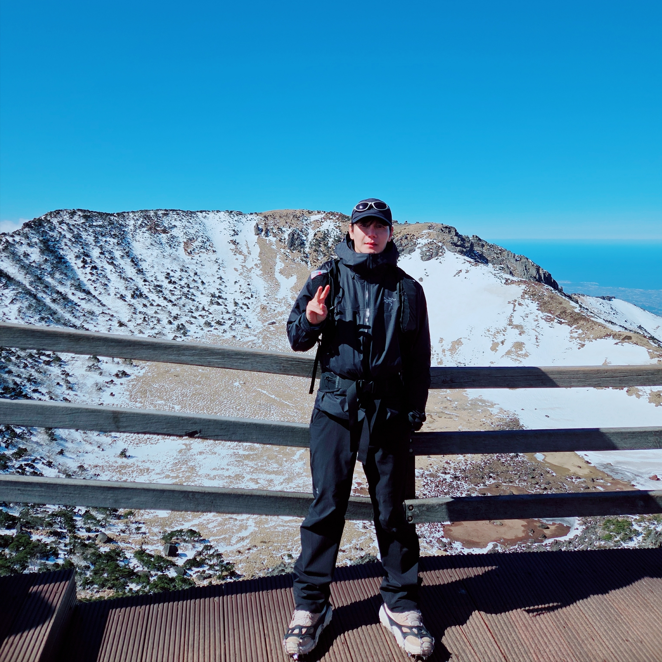 Arc'teryx Beta SL Jacket Black, Arc'teryx Cronin Pants Black 착용 스타일