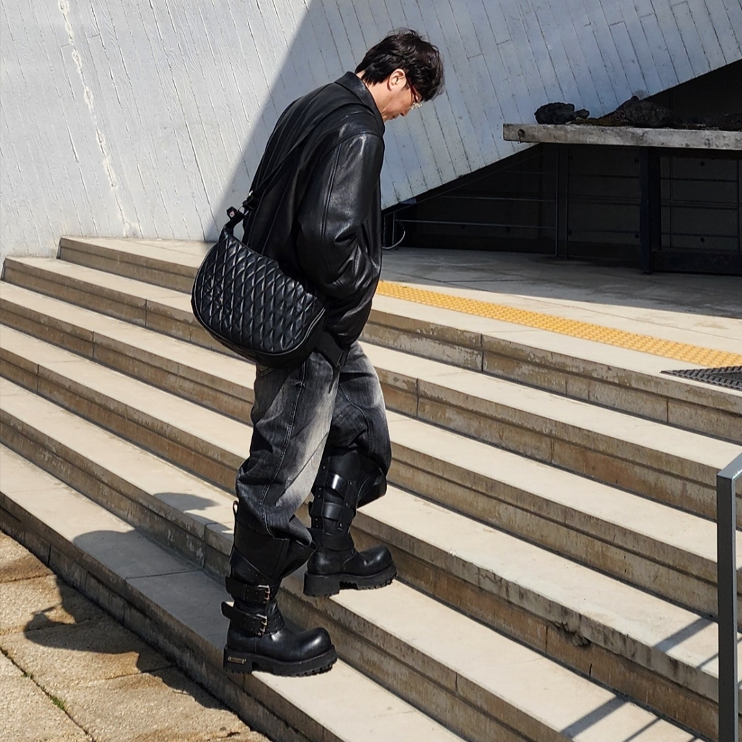 Balenciaga Sporty B Taxi Blouson Black, Balenciaga Venom High Boot Black 착용 스타일