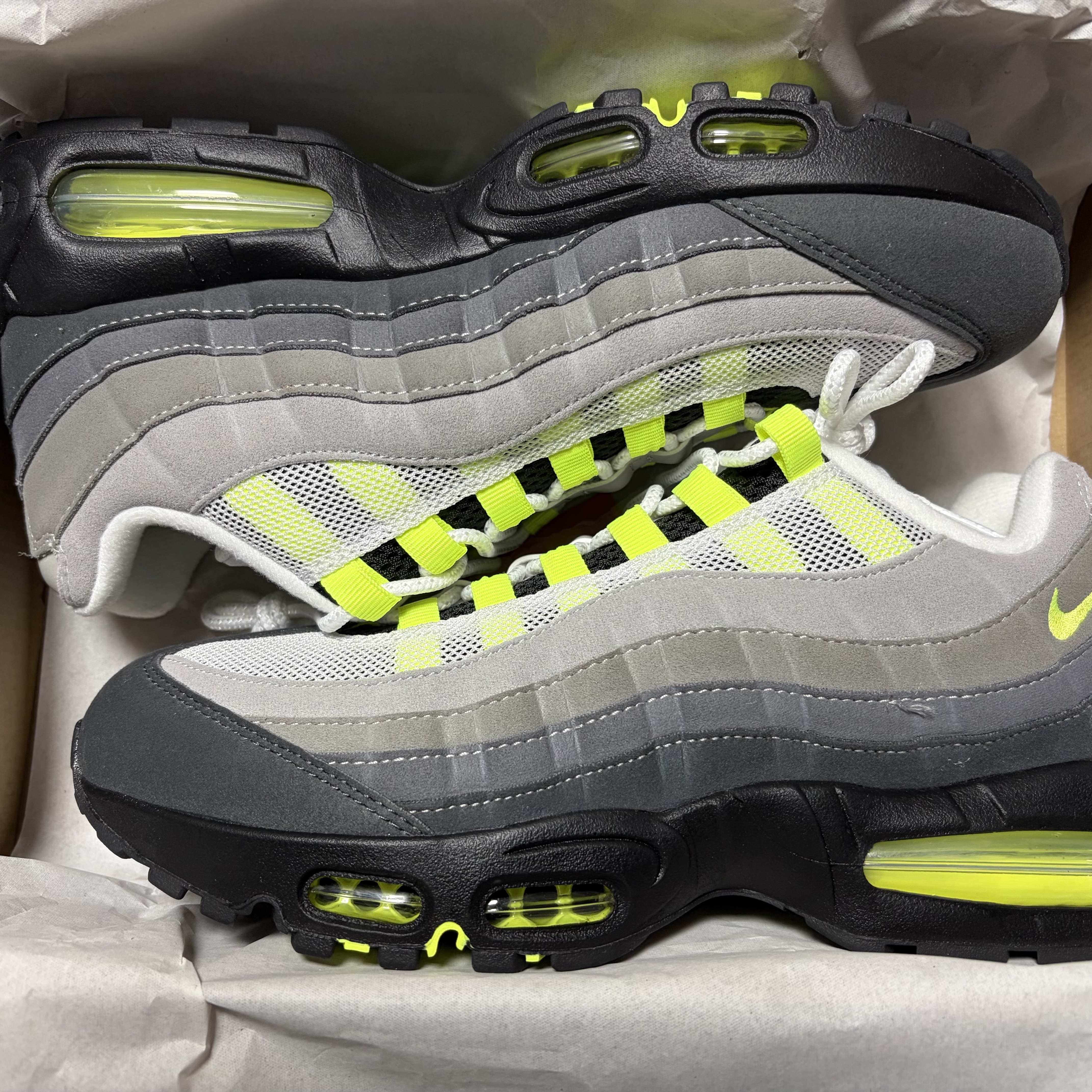 Nike Air Max 95 OG Neon 착용 스타일 - 2