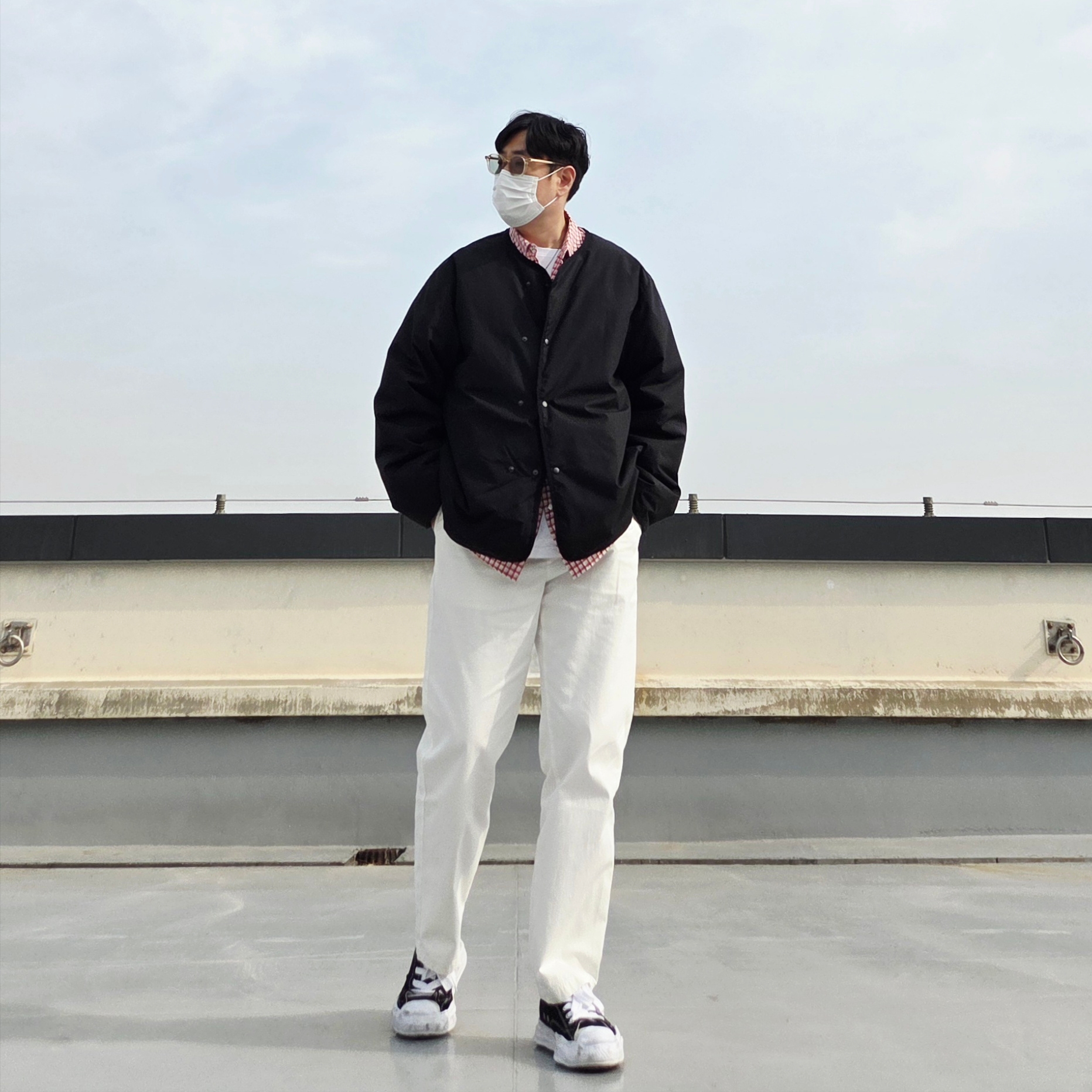 Maison Mihara Yasuhiro Hank OG Sole Canvas Low-top Sneakers Black, Nanamica Reversible Down Cardigan Black 착용 스타일 - 2