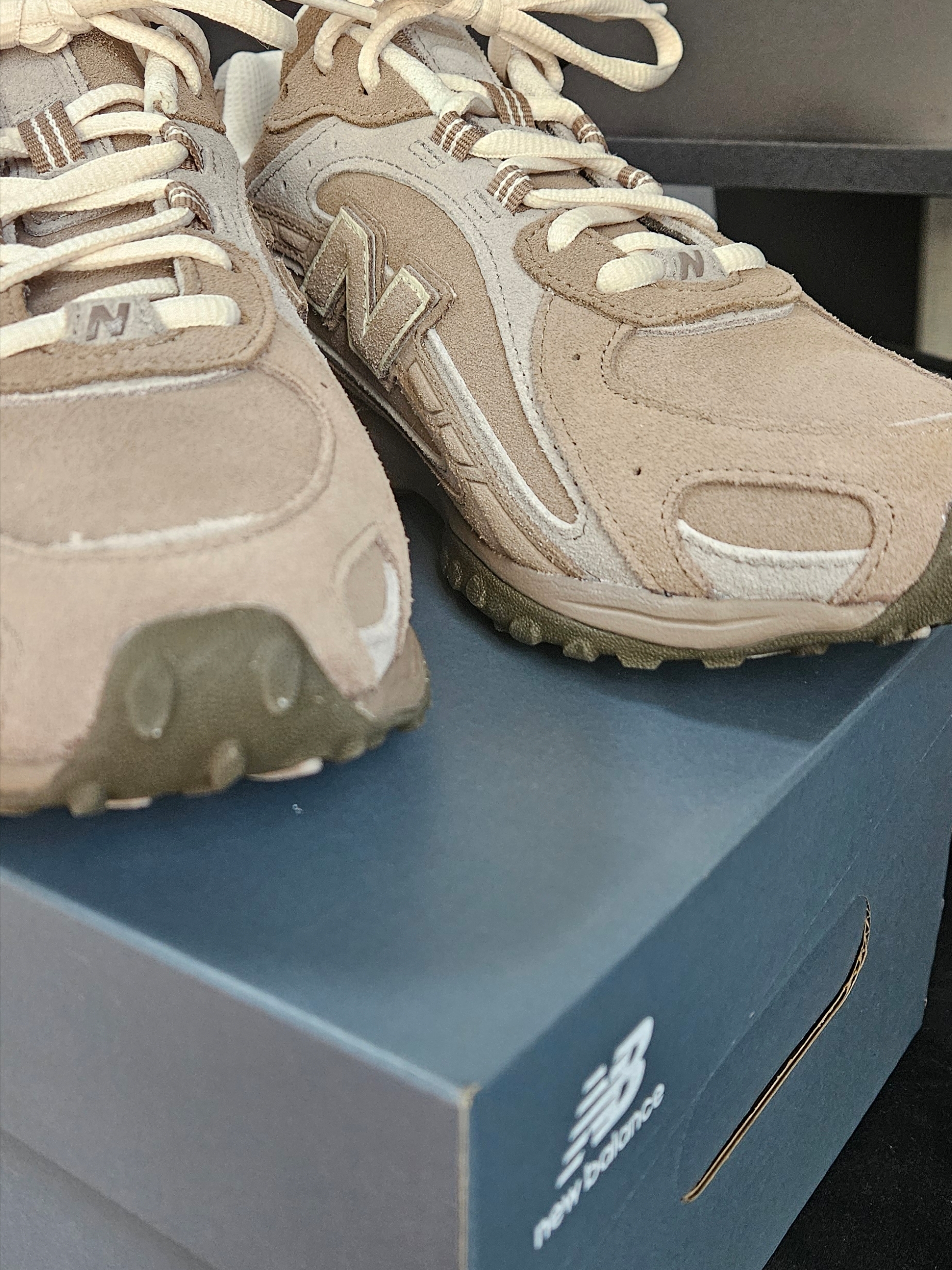 New Balance 204L Suede Mushroom Arid Stone 착용 스타일