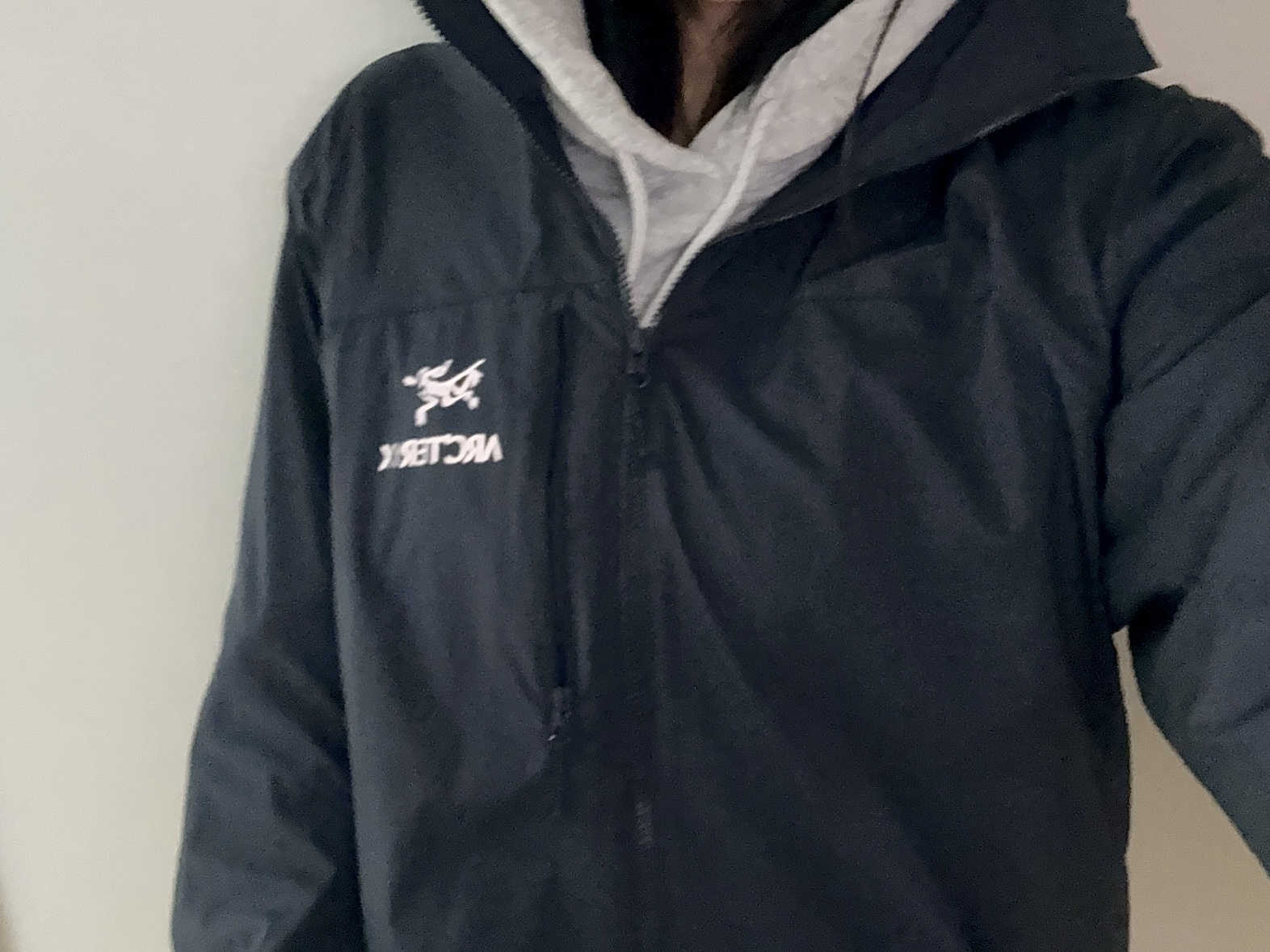 Arc'teryx Squamish Hoody Black Sapphire 착용 스타일 - 1