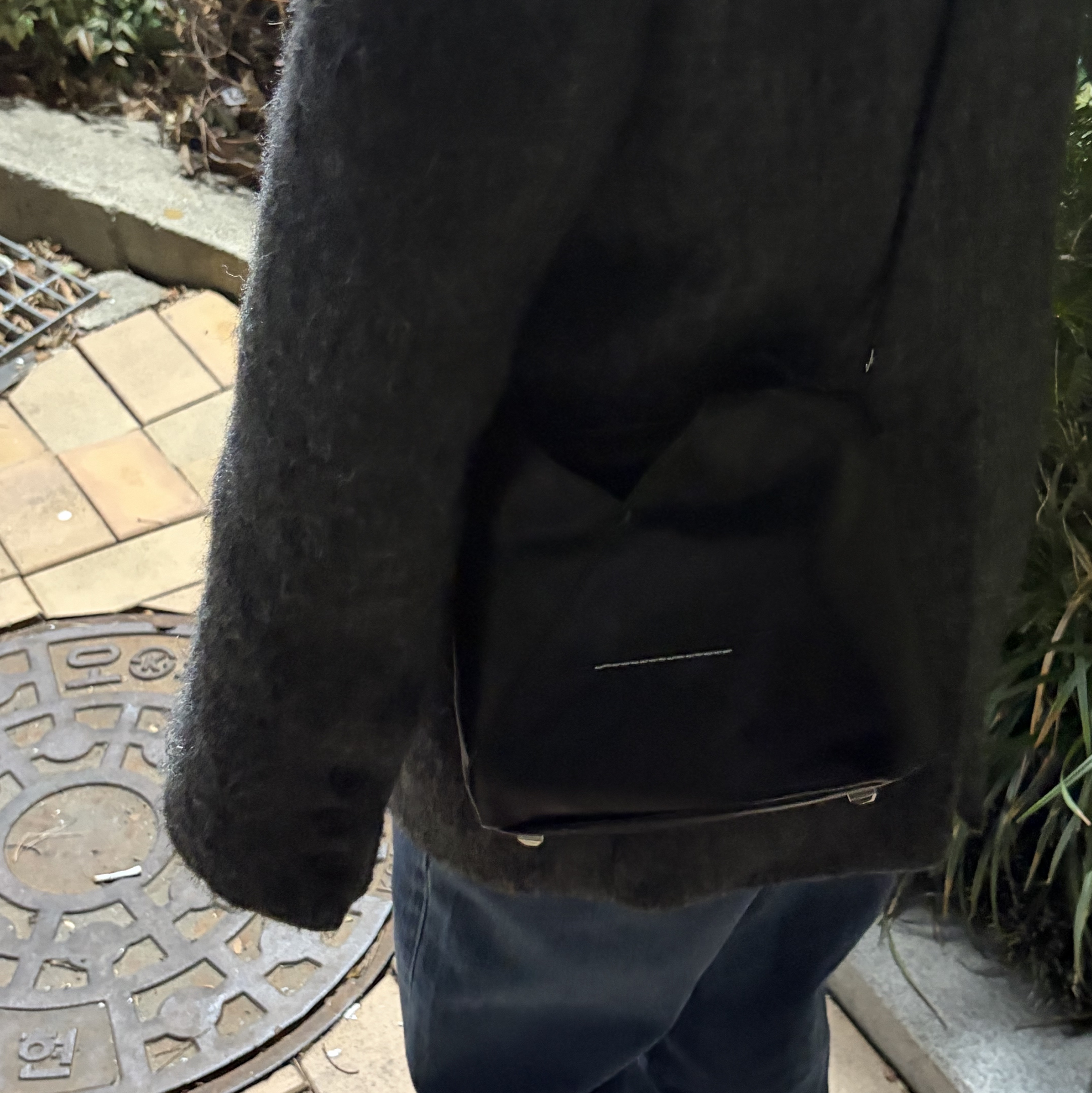 MM6 Maison Margiela Japanese Faux Leather Bag Black 착용 스타일