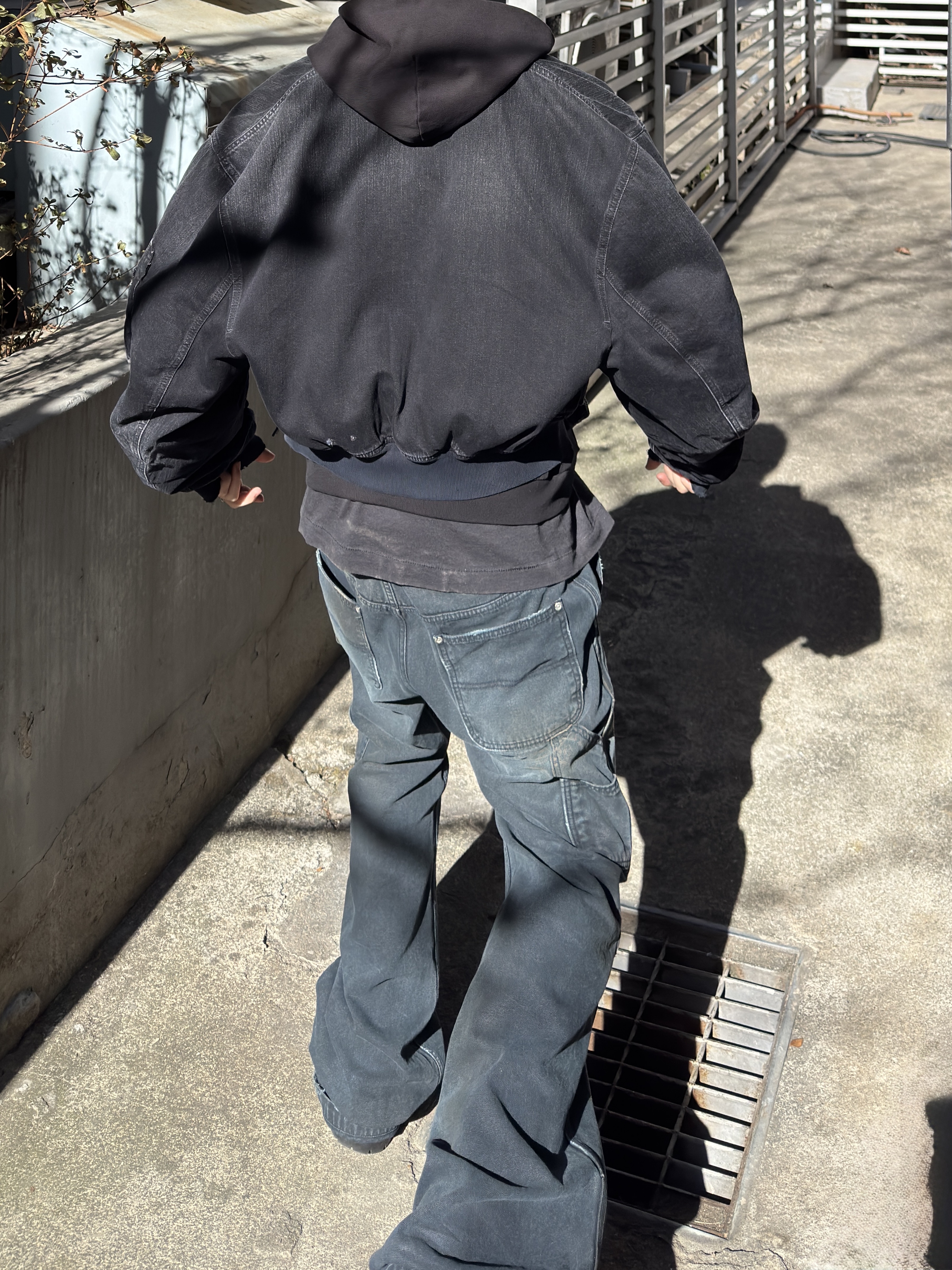 Protocol Index Carpenter Flared Pants Black, Balenciaga Standard Denim Bomber Black 착용 스타일 - 2