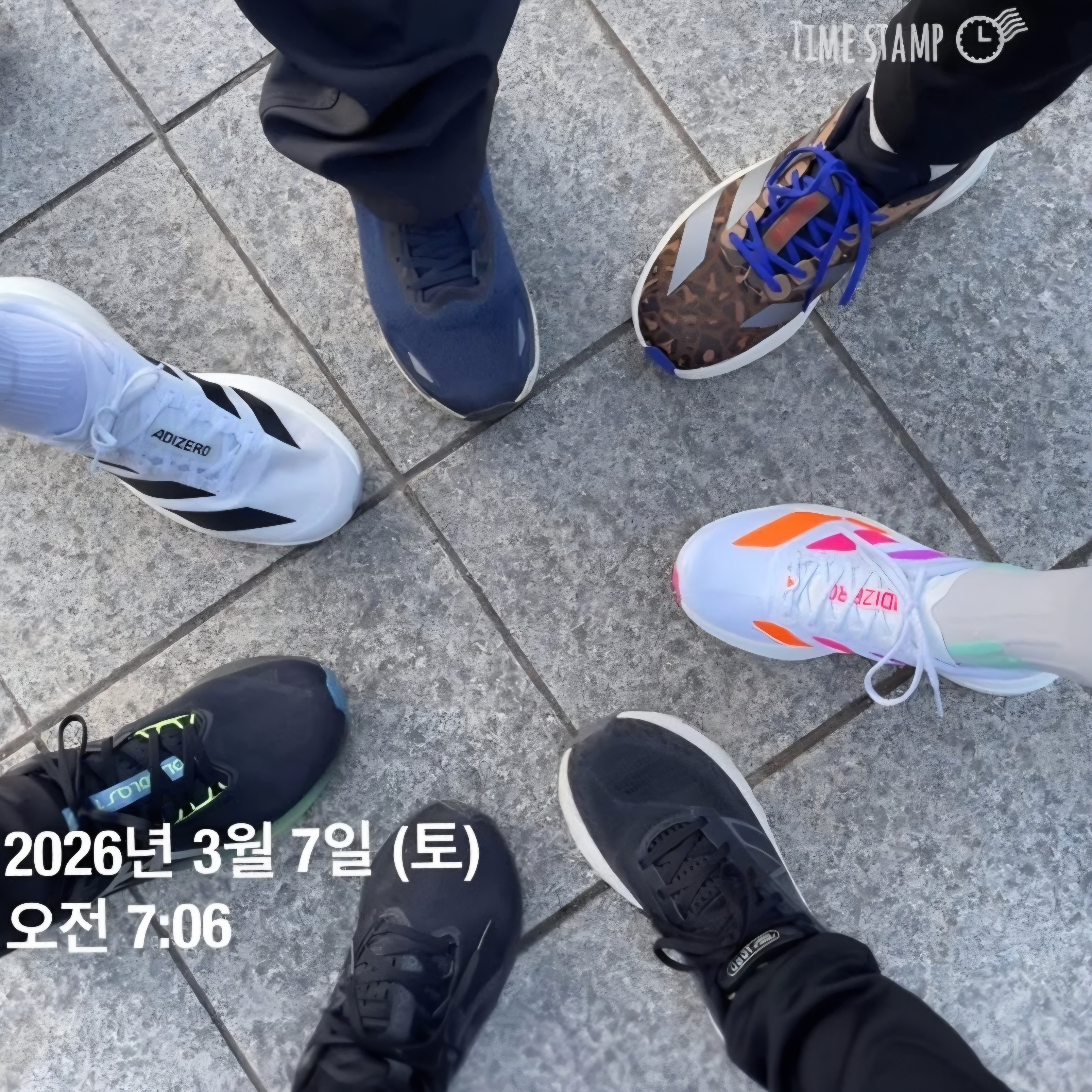 (W) Adidas Adizero EVO SL Cloud White Purple Burst, Adidas Adizero EVO SL Cloud White Core Black 착용 스타일