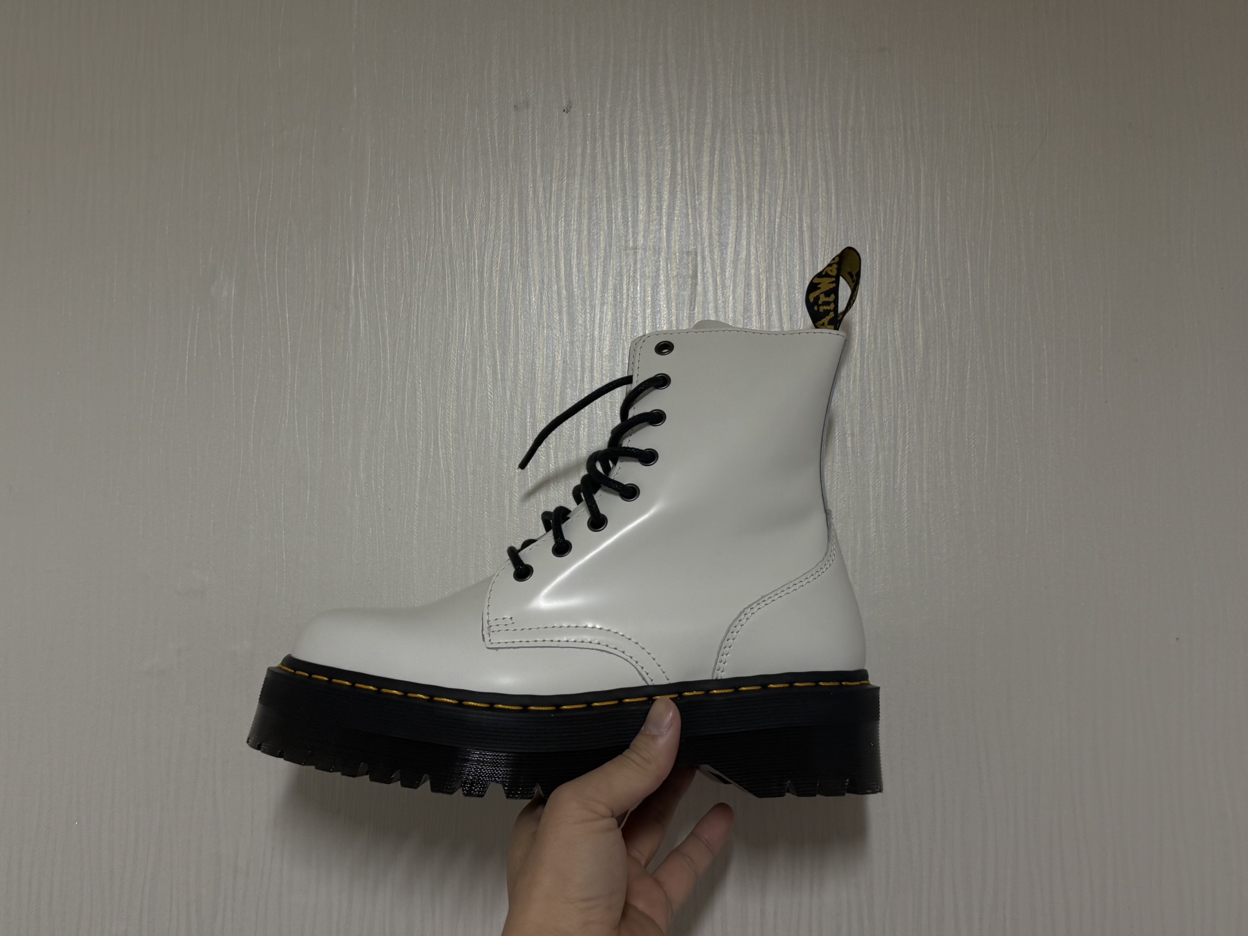 Dr. Martens Jadon Boots White 착용 스타일