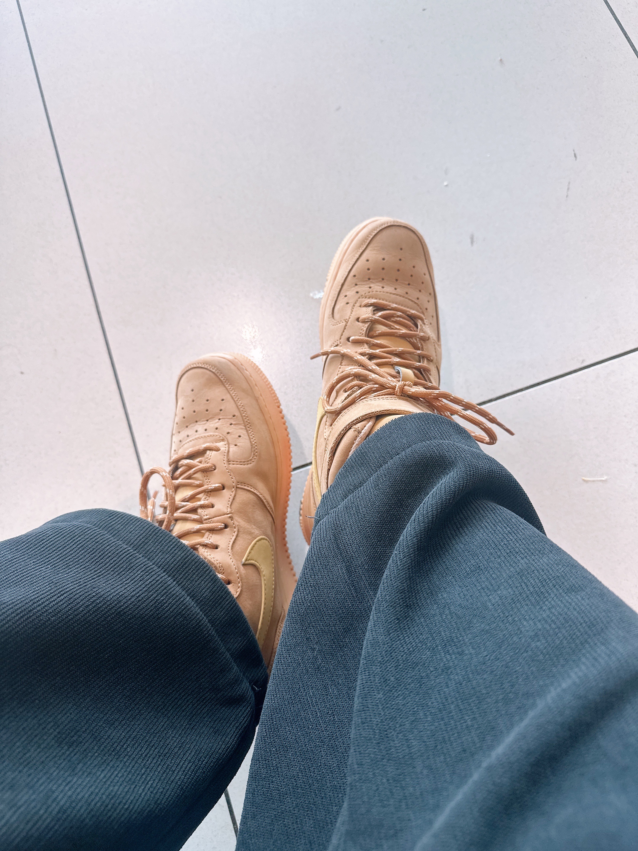 Nike Air Force 1 Mid '07 WB Flax 착용 스타일