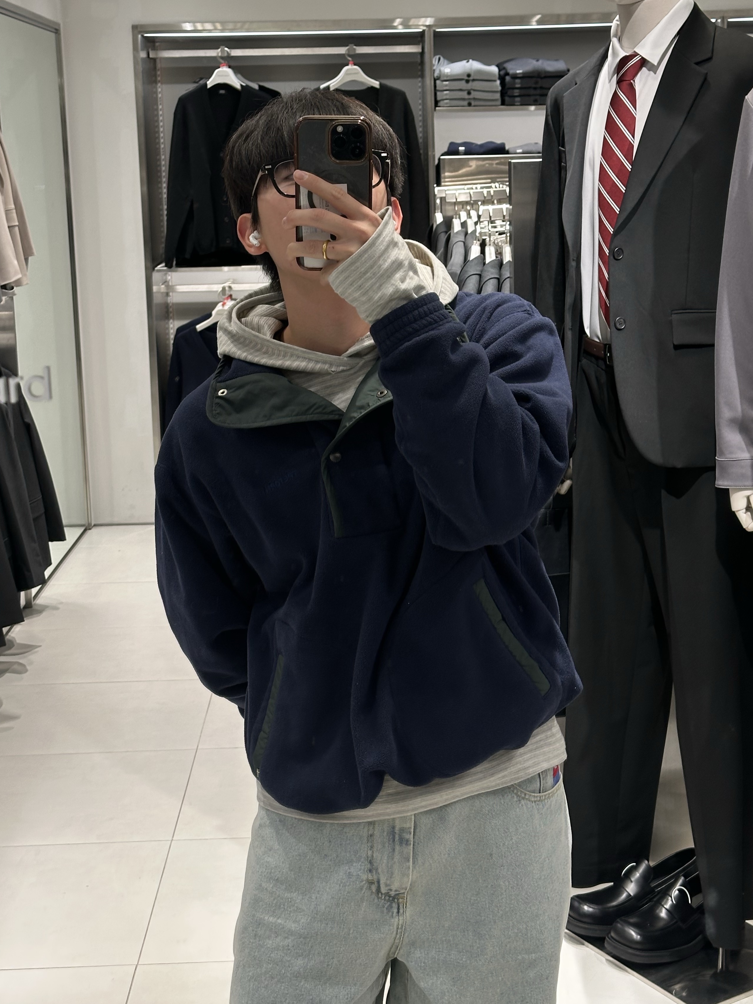 Polar Skate Co. Big Boy Og Logo Pants Light Blue, Tretorn Fleece Pullover Navy 착용 스타일