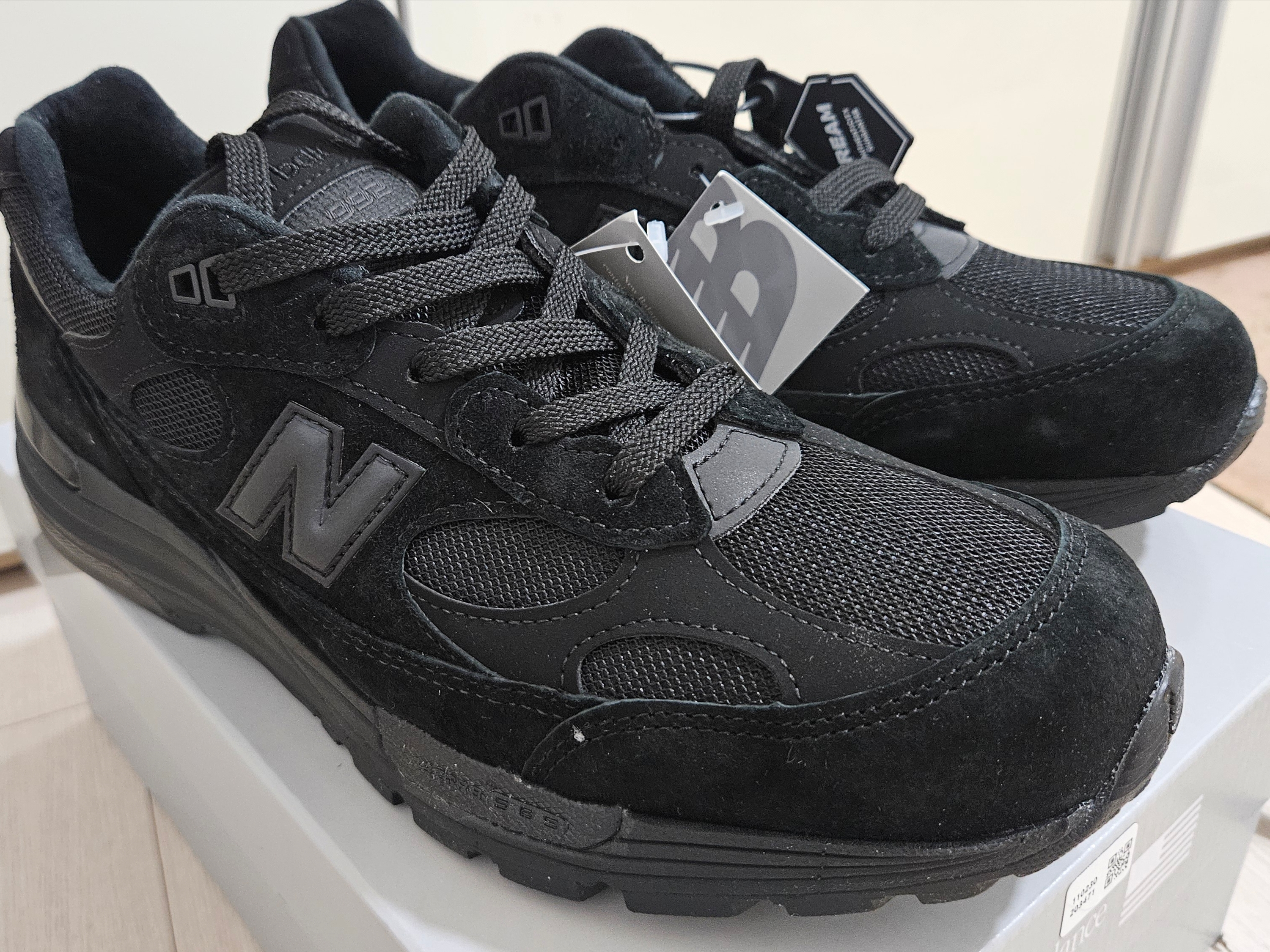New Balance 992 Made in USA Core Black 착용 스타일