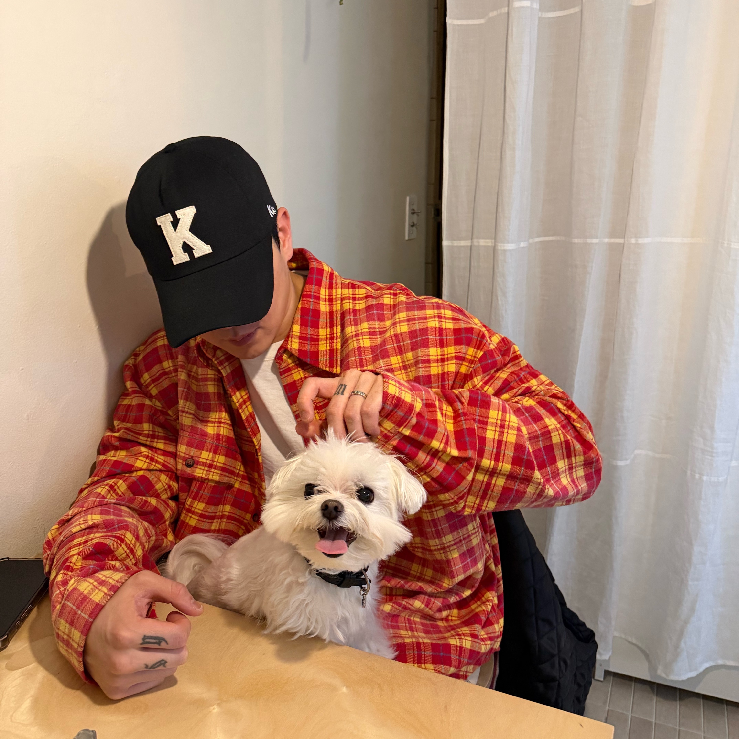 Kamien x KOIN SEOUL K Logo Ball Cap Black, Farfromwhat Far Washed Flannel Shirts Red 착용 스타일 - 1