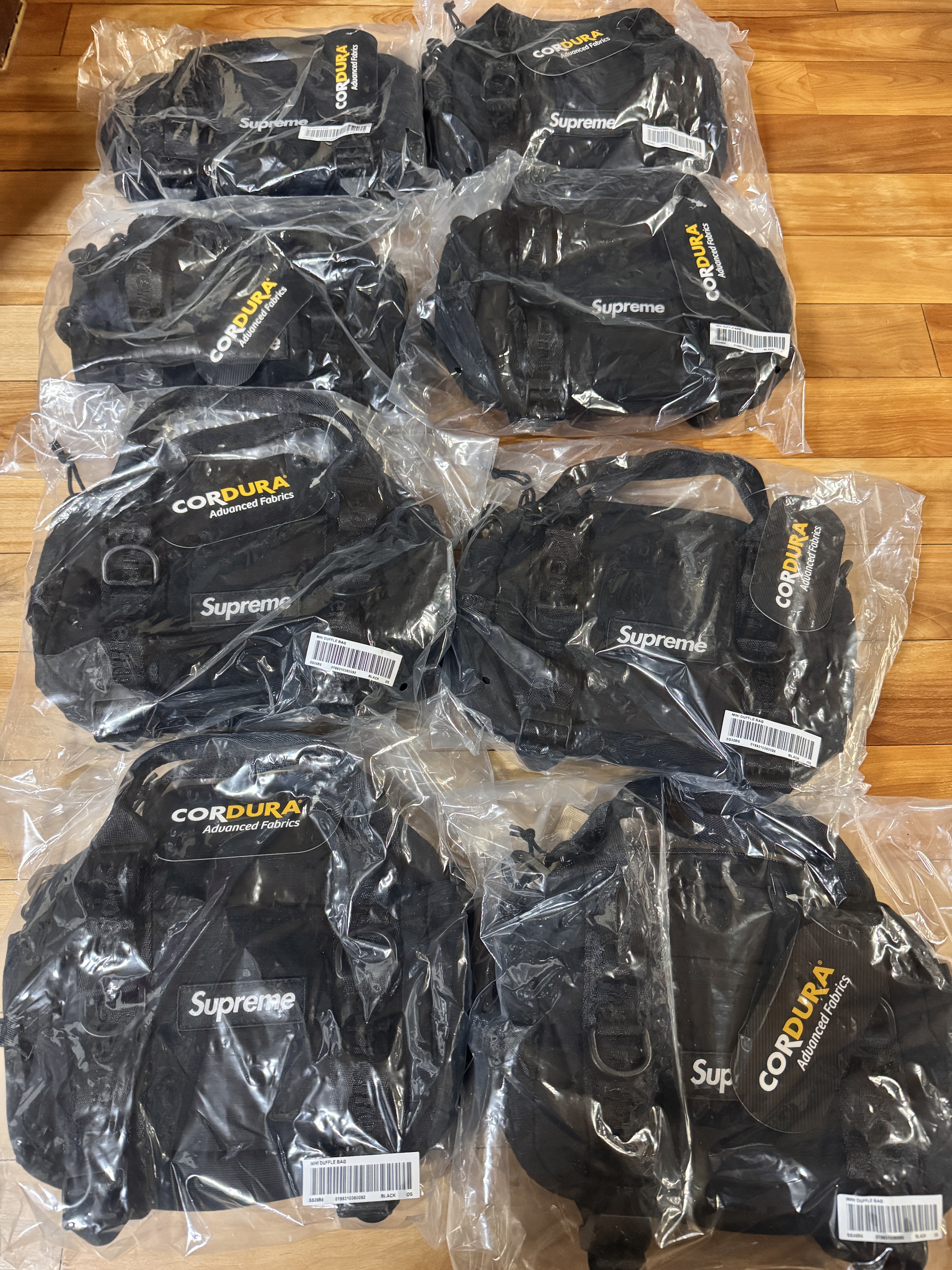 Supreme Mini Duffle Bag Black - 26SS 착용 스타일