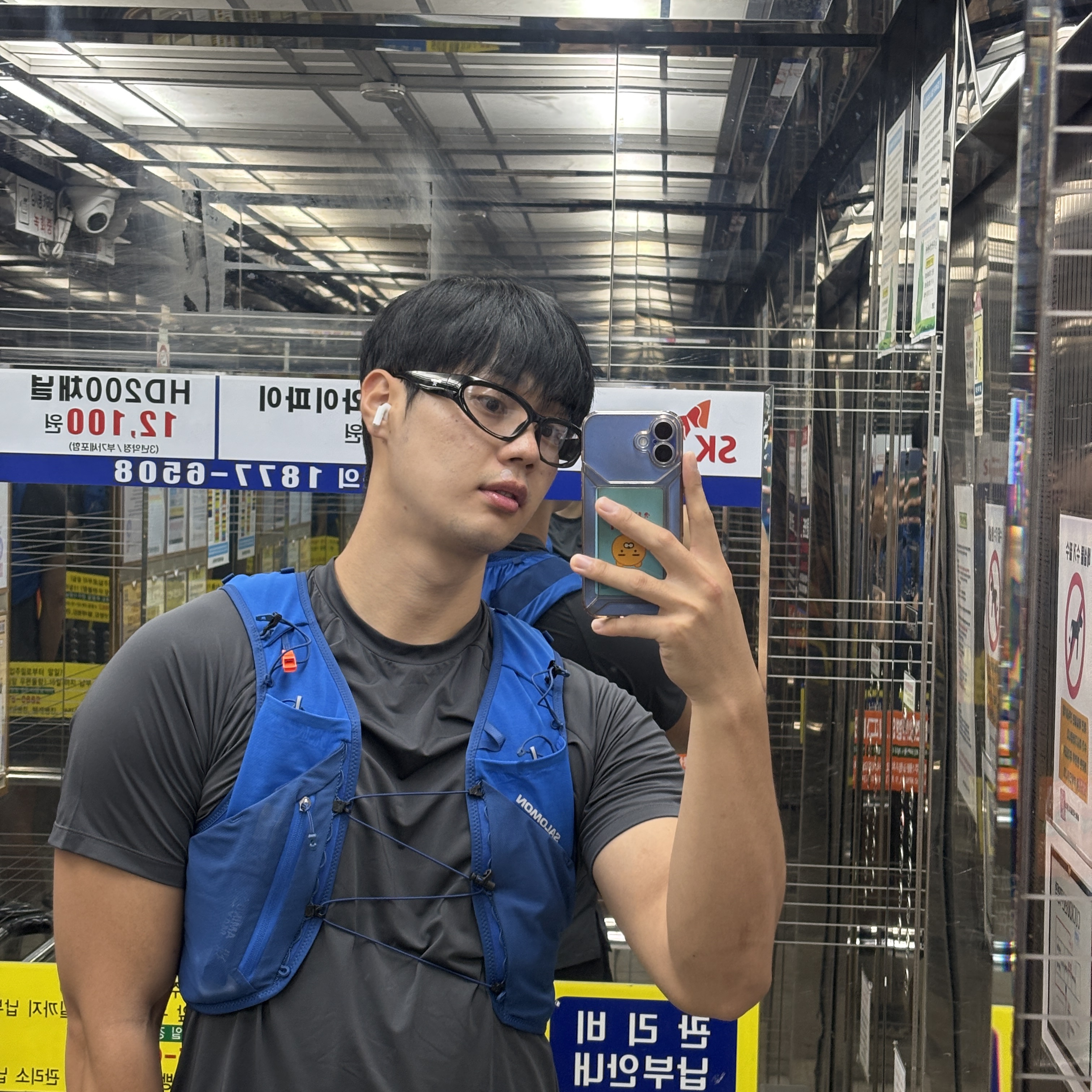 Salomon Active Skin 8 Set Surf The Web, BORN TO WIN BRN Square Quick Dry T-Shirts Charcoal 착용 스타일 - 1