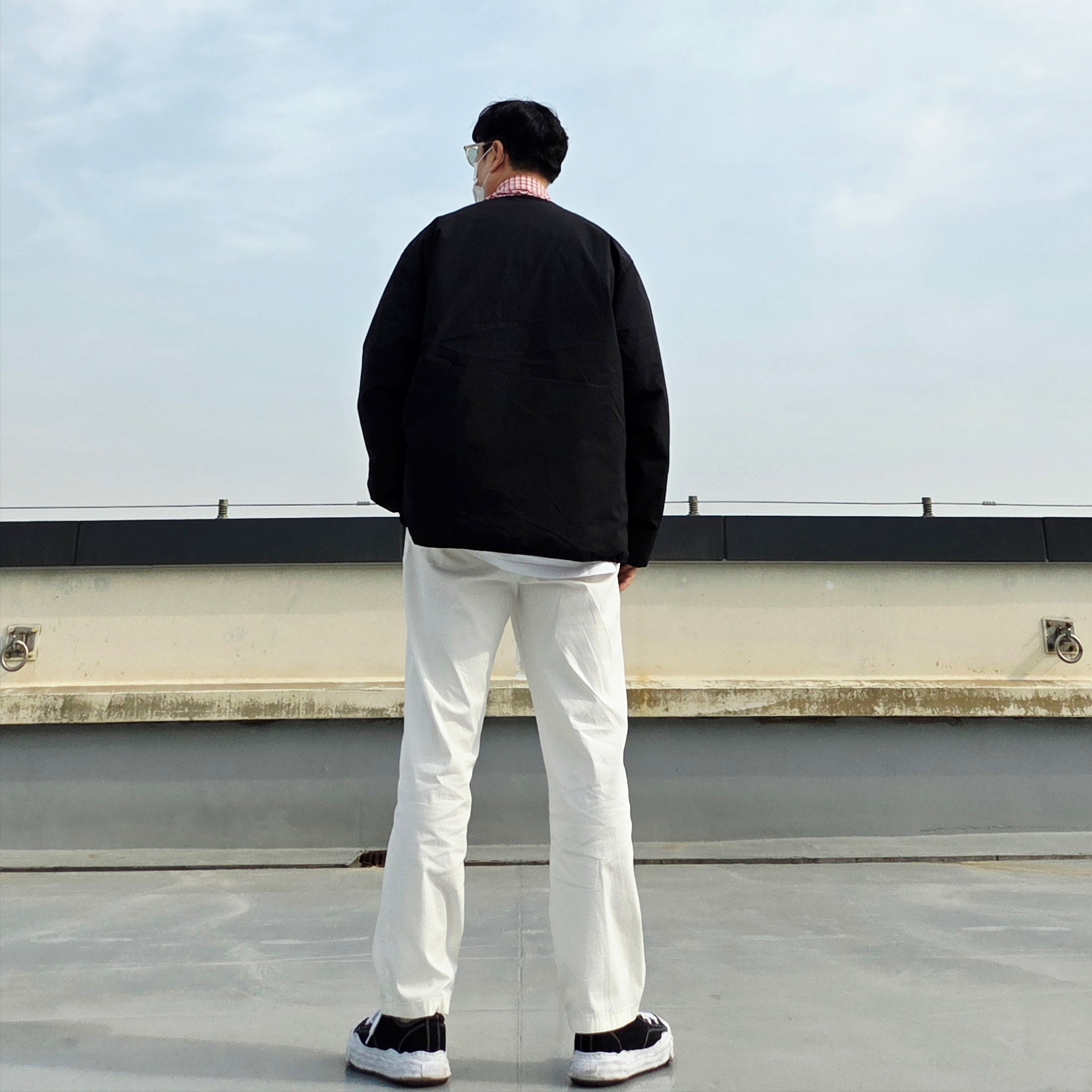 Maison Mihara Yasuhiro Hank OG Sole Canvas Low-top Sneakers Black, Nanamica Reversible Down Cardigan Black 착용 스타일 - 4