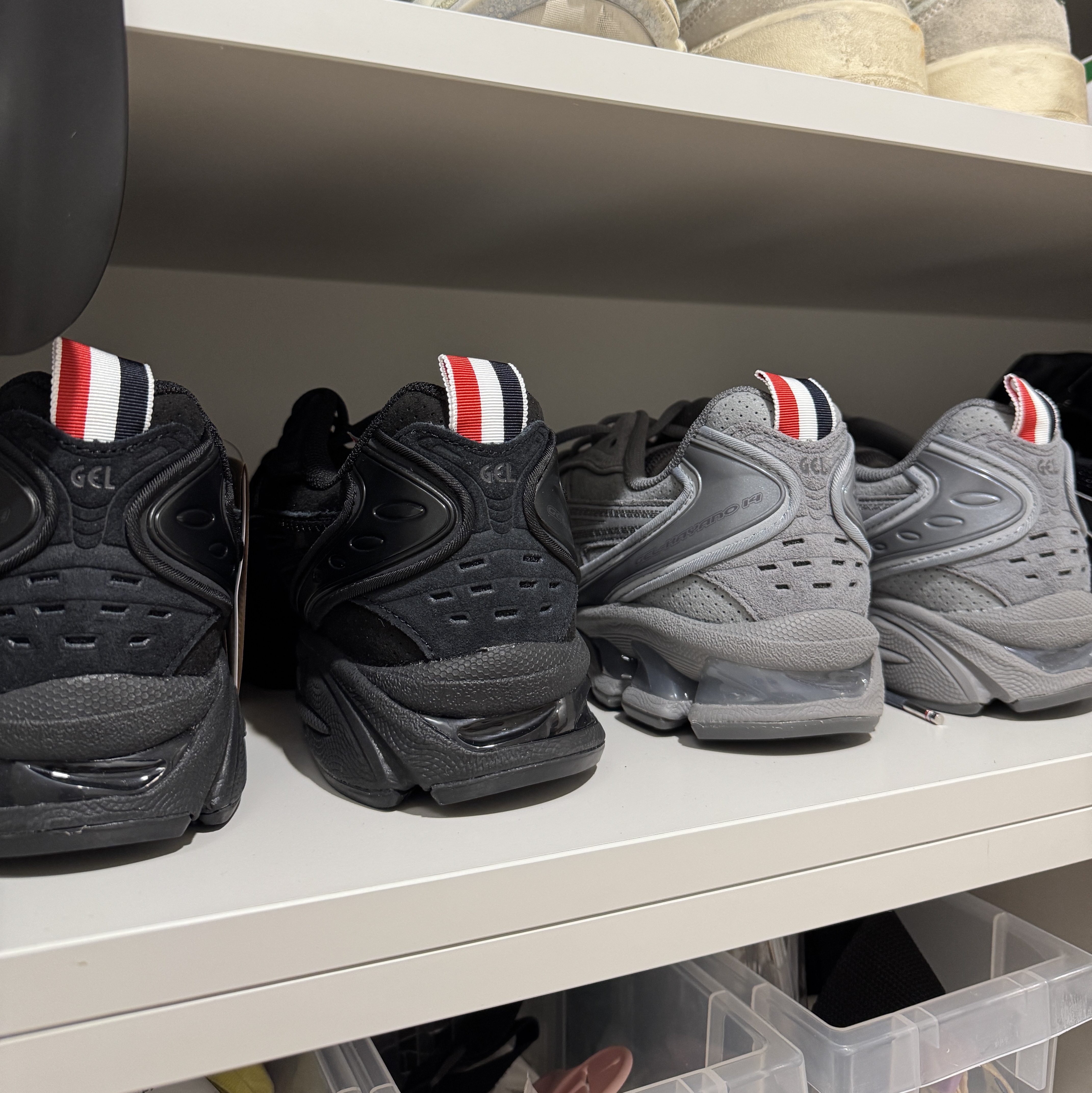 Asics x Thom Browne Gel-Kayano 14 Grey, Asics x Thom Browne Gel-Kayano 14 Black 착용 스타일
