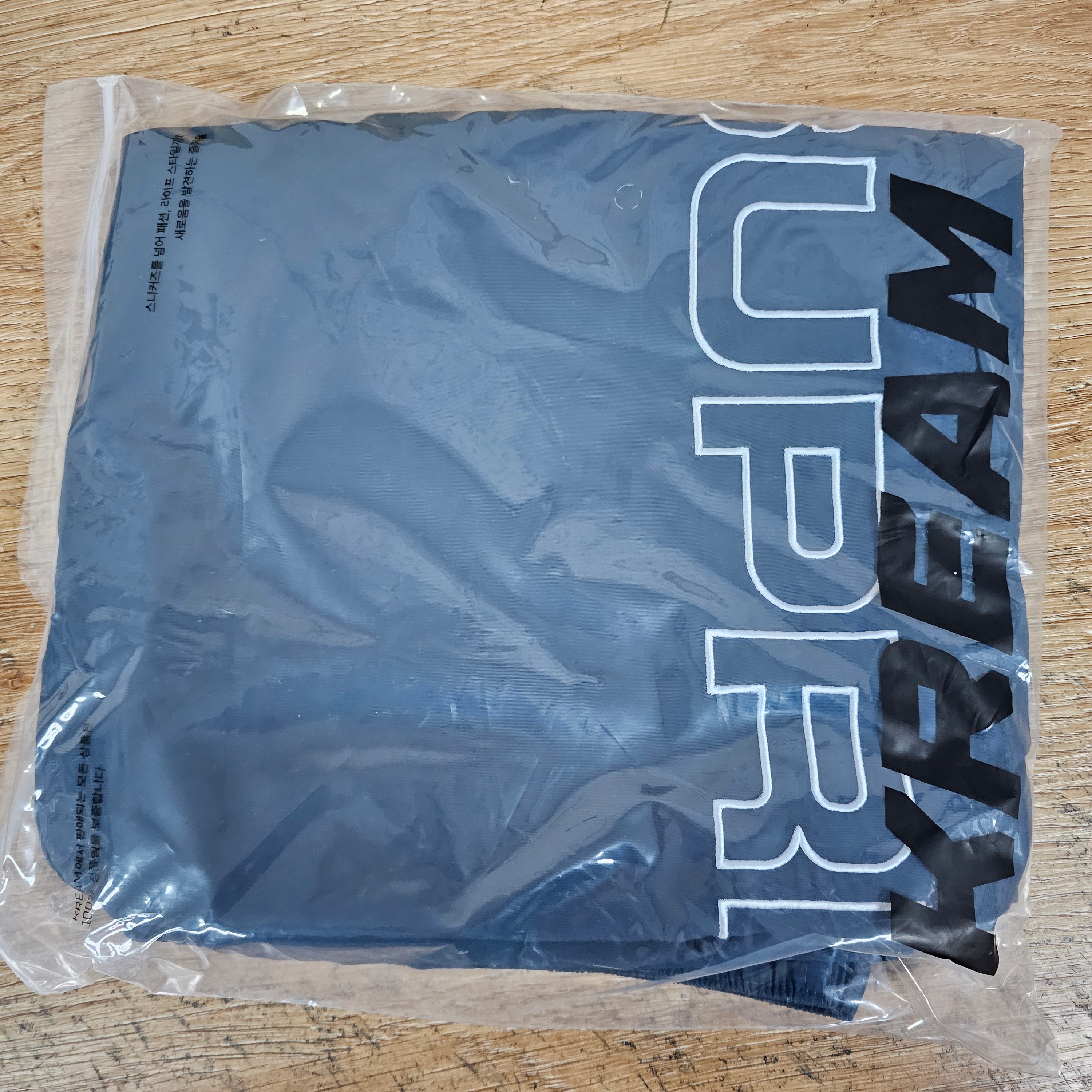 Supreme Spellout Embroidered Track Pants Dark Blue - 23FW 착용 스타일