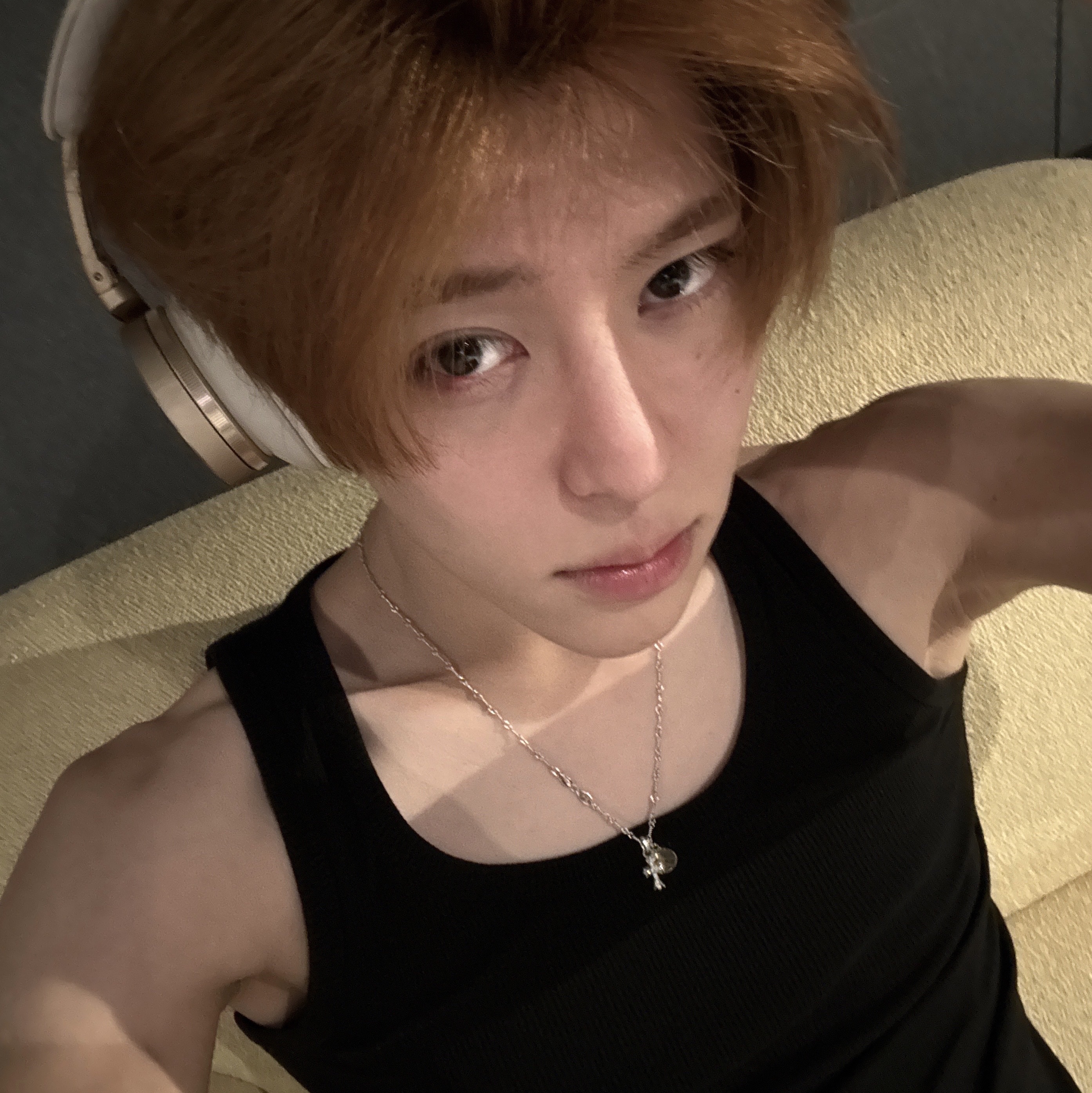 [12% 쿠폰] Bang & Olufsen Beoplay HX Gold Tone 착용 스타일