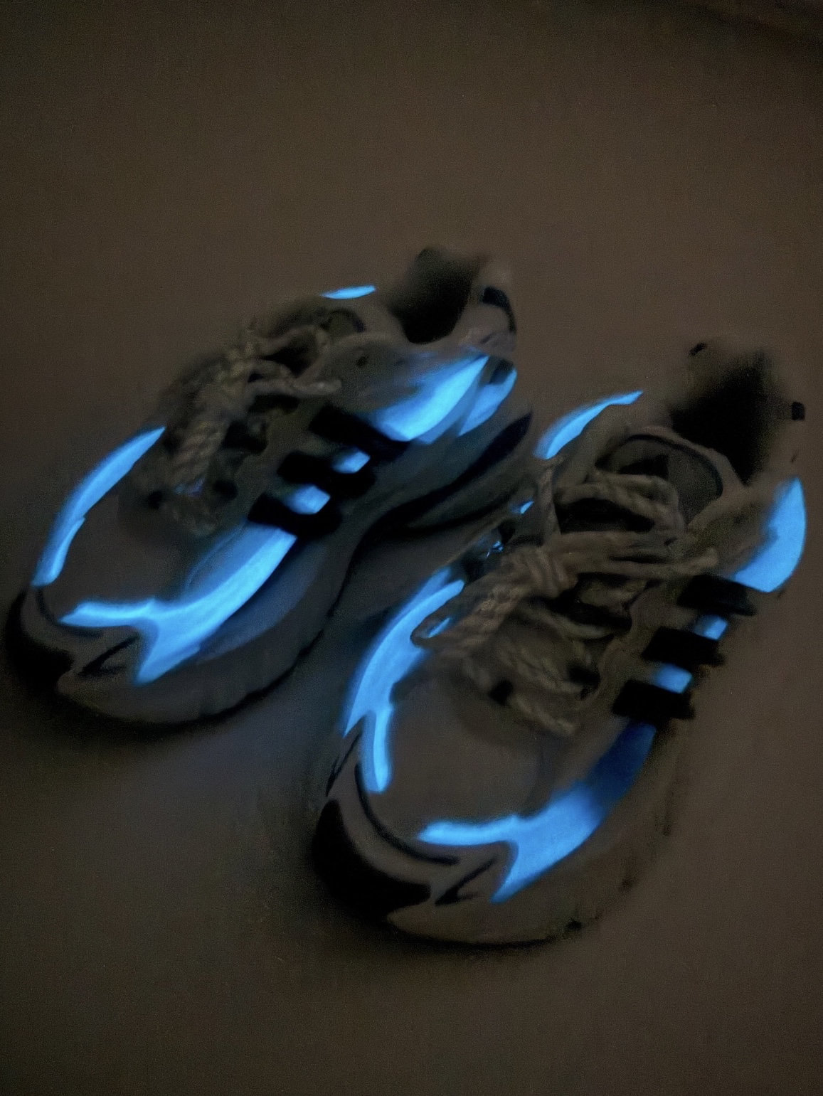 Adidas x Pharrell Williams Virginia Adistar Jellyfish Royal Blue Core Black 착용 스타일 - 3