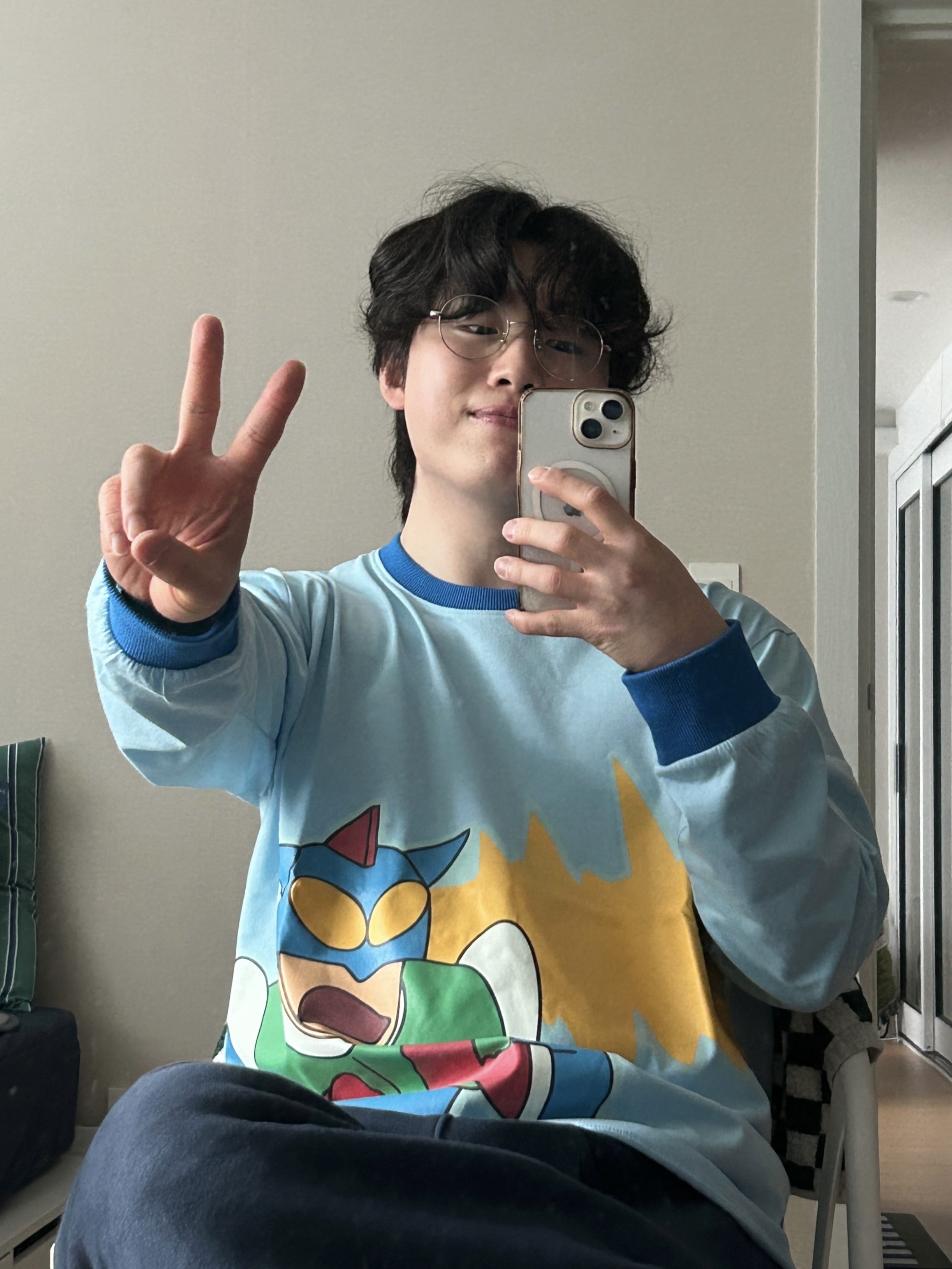 DANCOMMA × Detective Conan Culprit Face Glass Cup Set, DANCOMMA x Crayon Shin Chan Action Beam!! Luminous Long Sleeve Tee Sky blue 착용 스타일 - 2