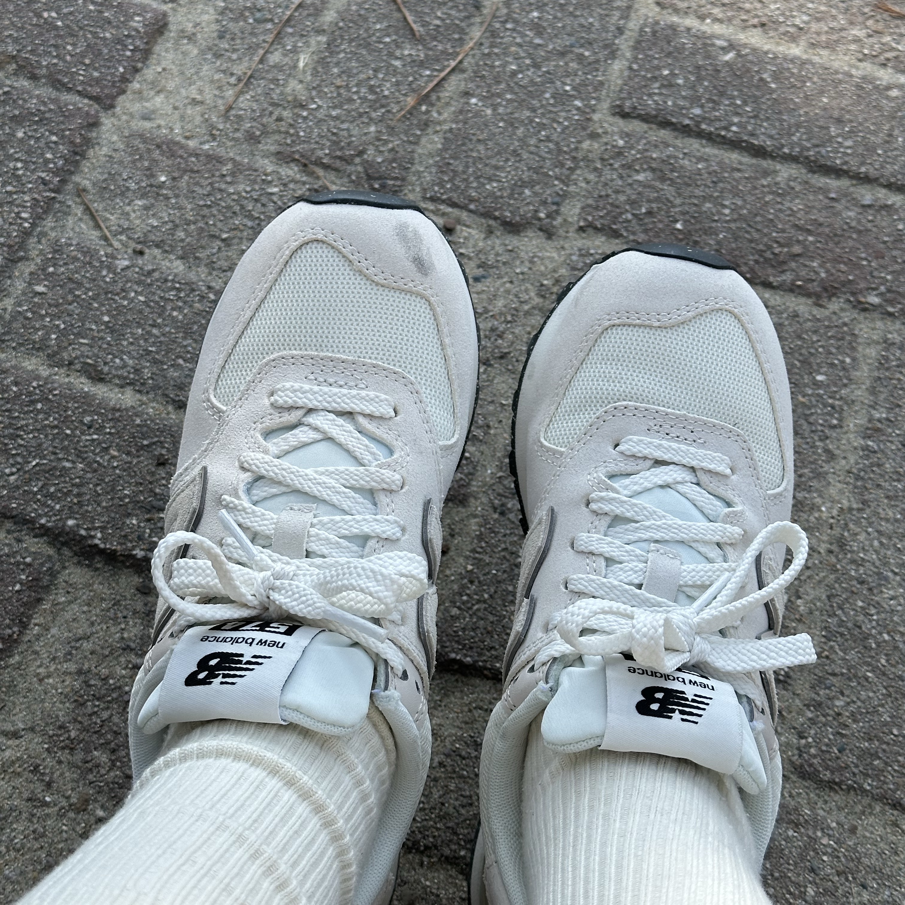 New Balance 574 Classics Reimagined White 착용 스타일 - 1