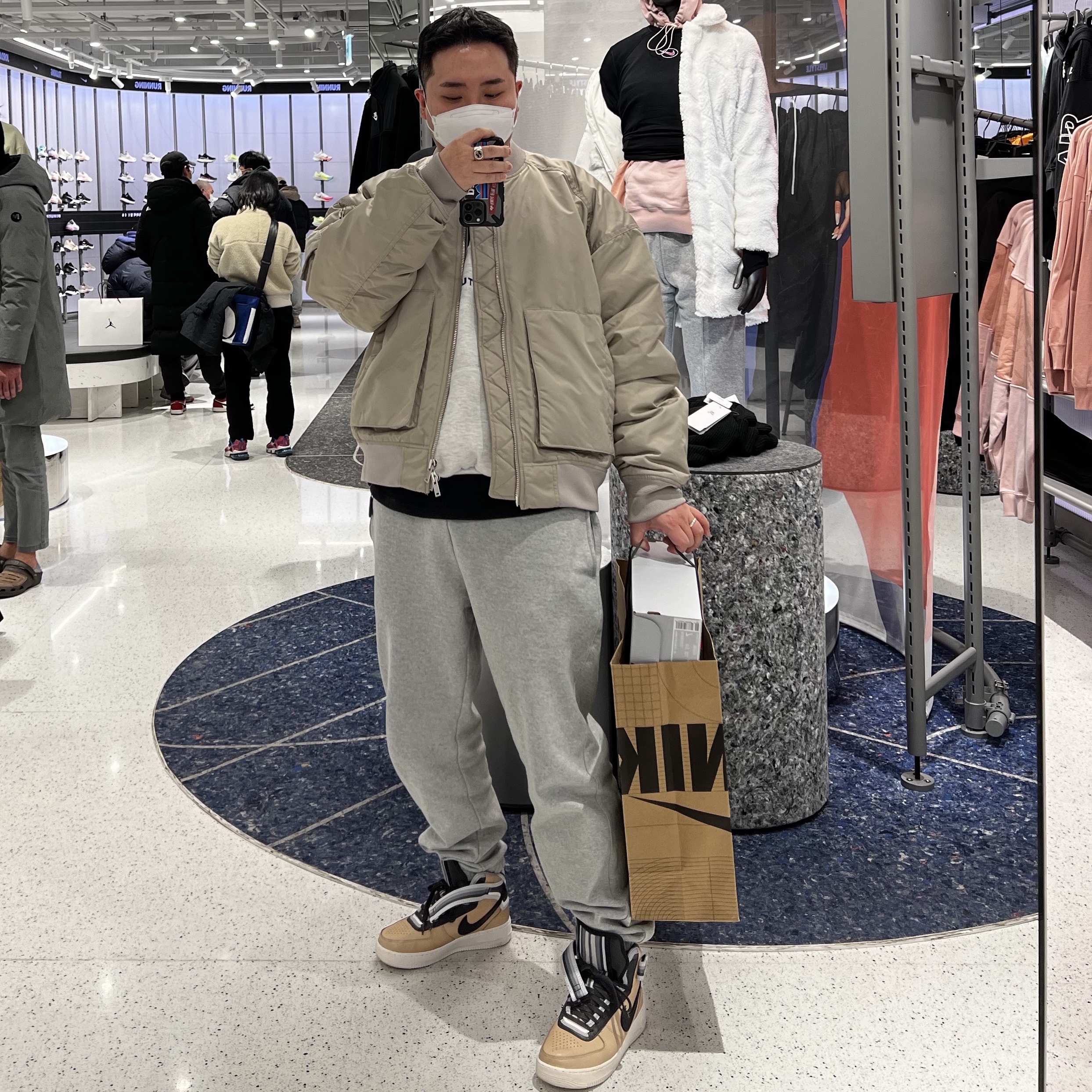 Nike x Riccardo Tisci Air Force 1 Mid Tan 착용 스타일