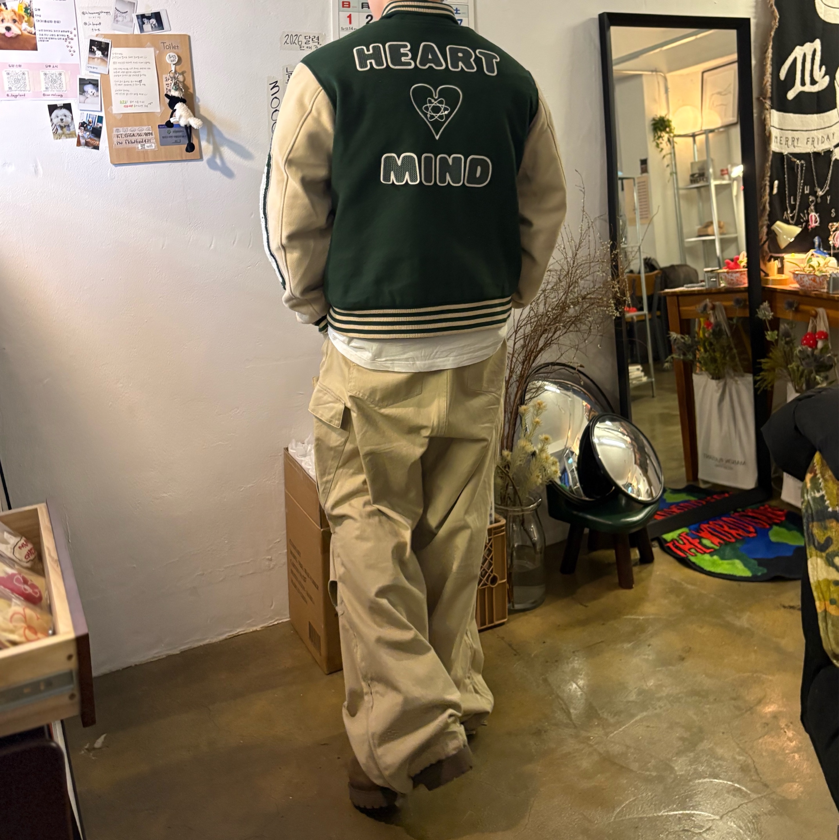 Nonnod Side Zip Cargo Pants Beige, LOSTGARDEN Route Brown 착용 스타일 - 1