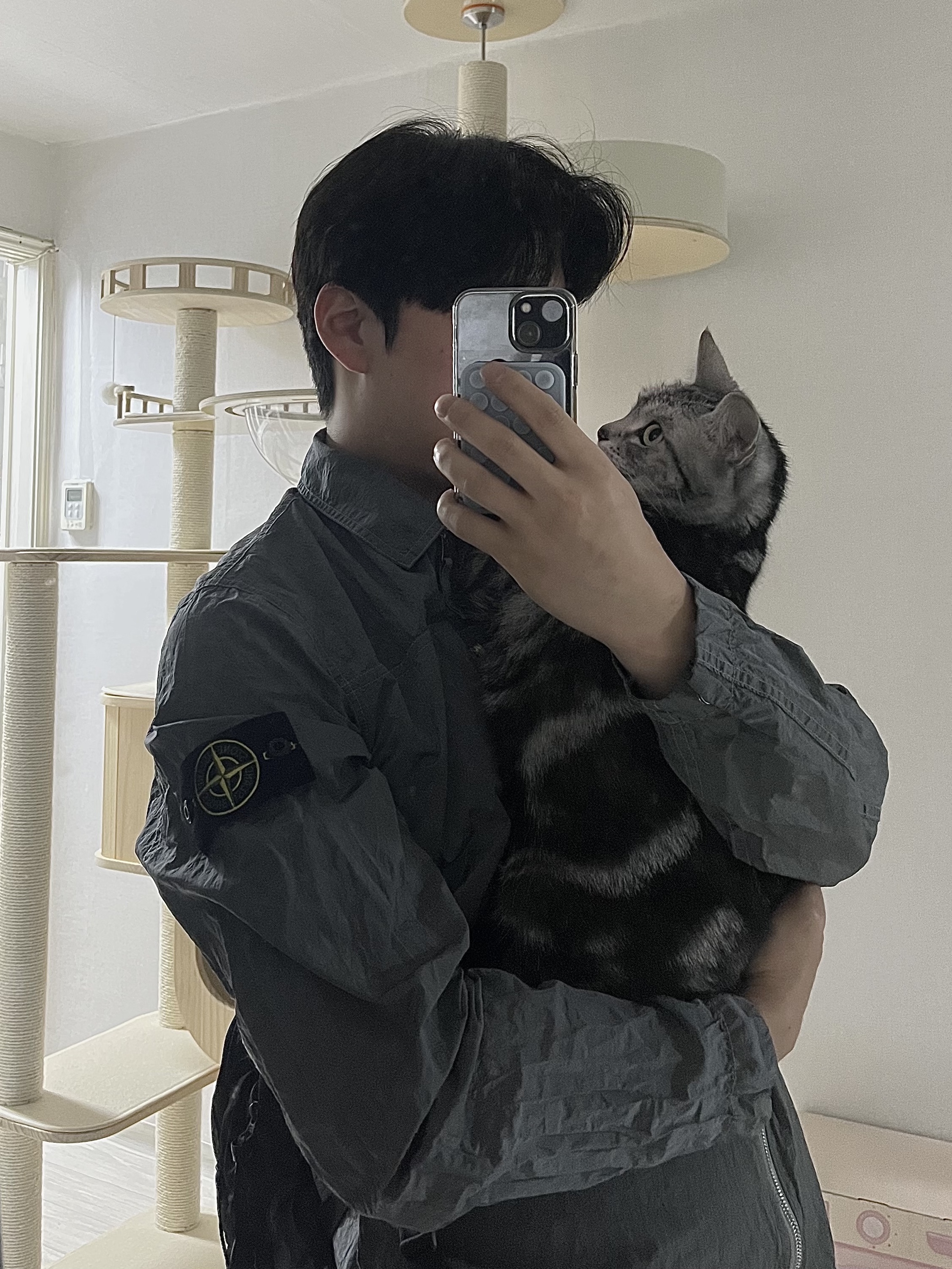 Stone Island 1200031 Nylon Metal in Econyl Regenerated Nylon Garment Dyed Overshirt Cement - 25FW, C.P. Company Nylon B Lens Cross Bag Black - 25FW 착용 스타일