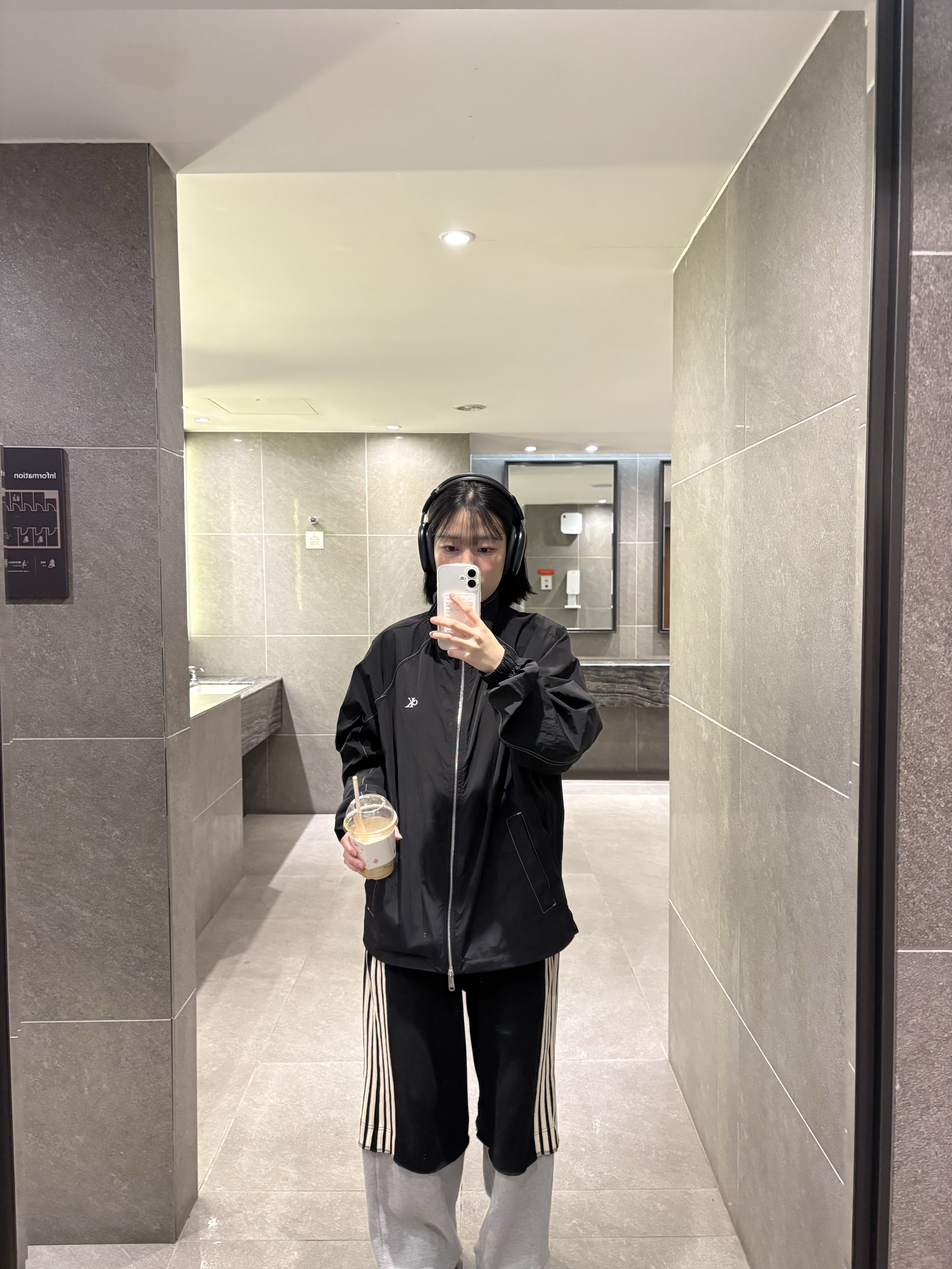 Apple AirPods Max USB C Midnight (Korean Ver.) 착용 스타일 - 1