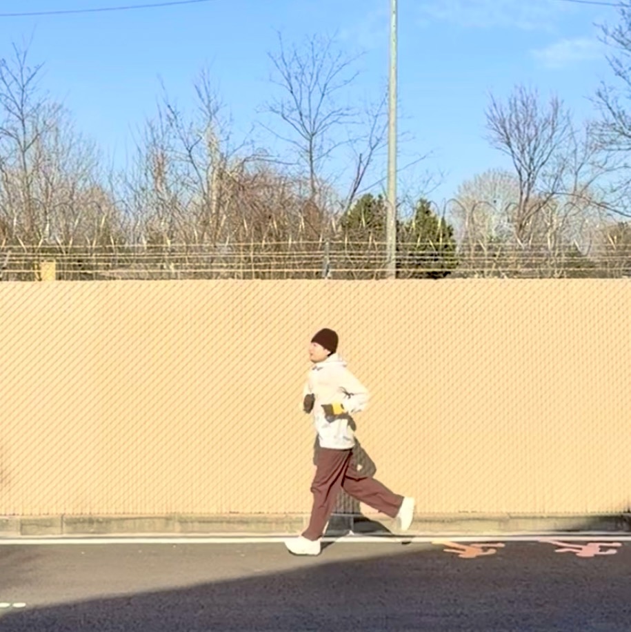 On Running x Post Archive Faction (Paf) Cloudmonster 2 Vapor Frost 착용 스타일 - 2
