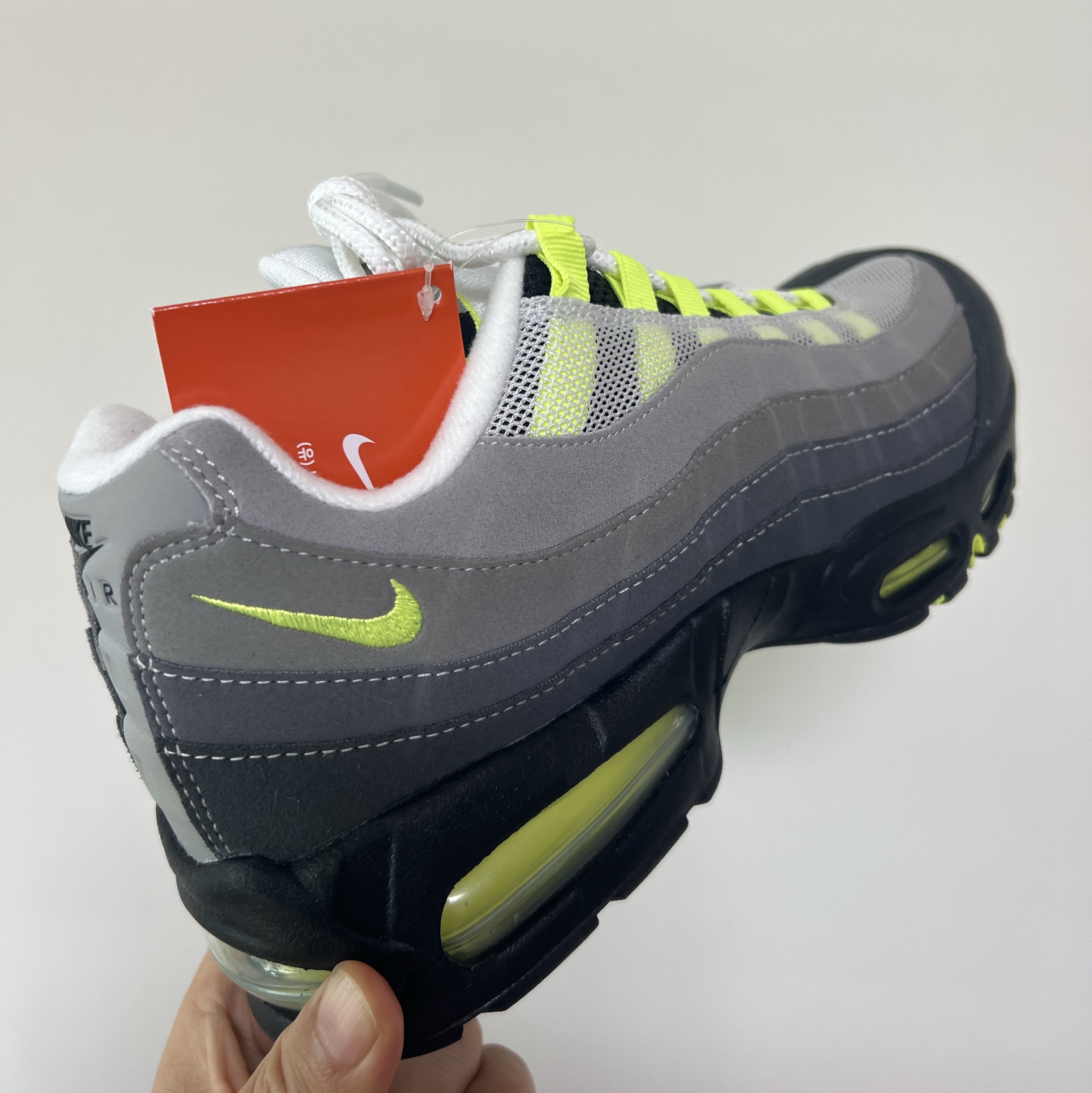 Nike Air Max 95 OG Neon 착용 스타일 - 2