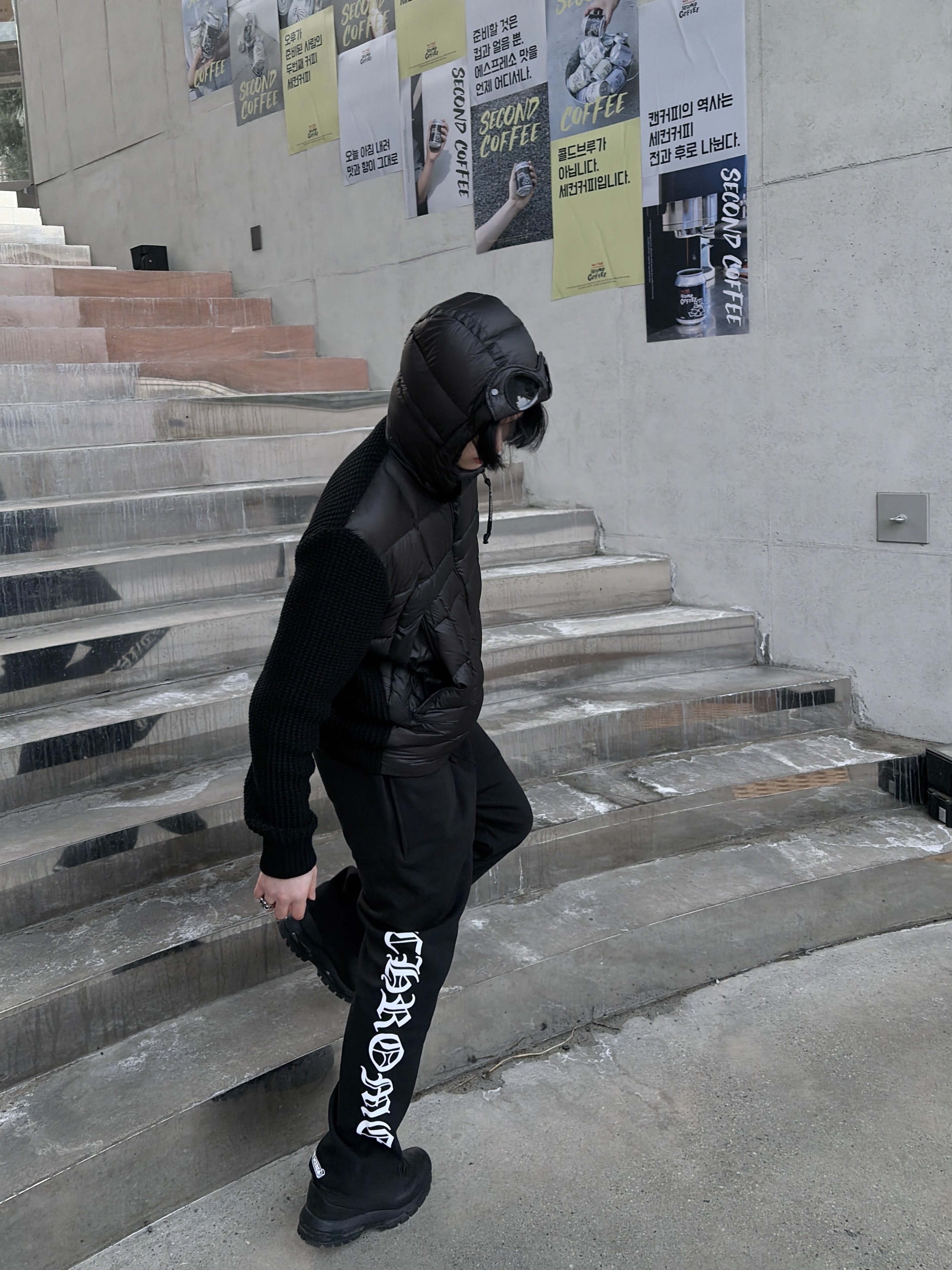 Chrome Hearts Horseshoe Logo Back Pocket Sweatpants Black, C.P. Company Extrafine Merino Wool Mixed Full Zip Goggle Sweater Black - 25FW 착용 스타일