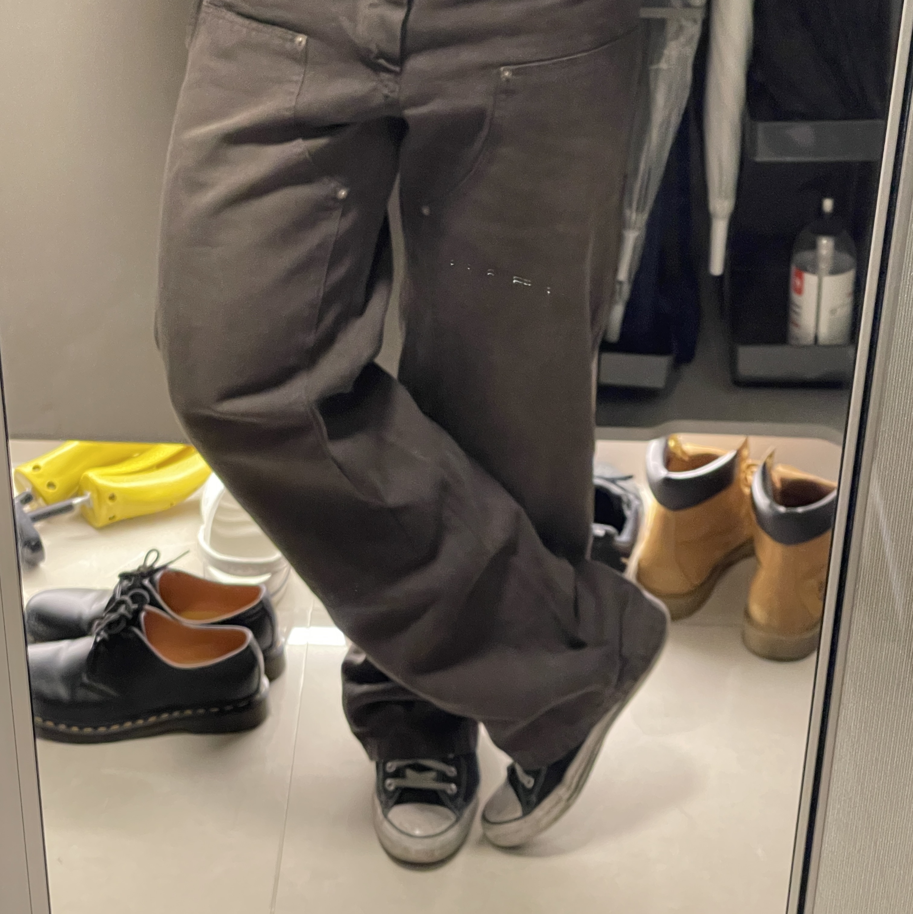Farfromwhat Far Aged Brown Carpenter Pants 착용 스타일 - 2