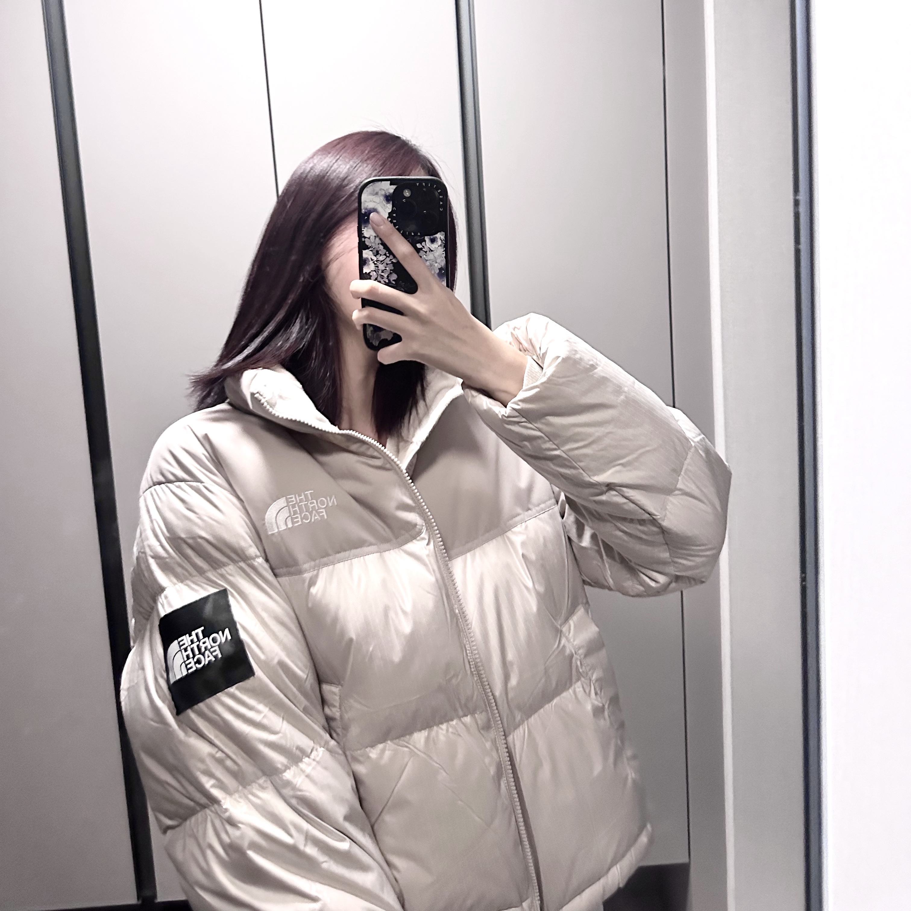(W) The North Face White Label Novelty Nuptse Down Jacket Cream Beige 착용 스타일