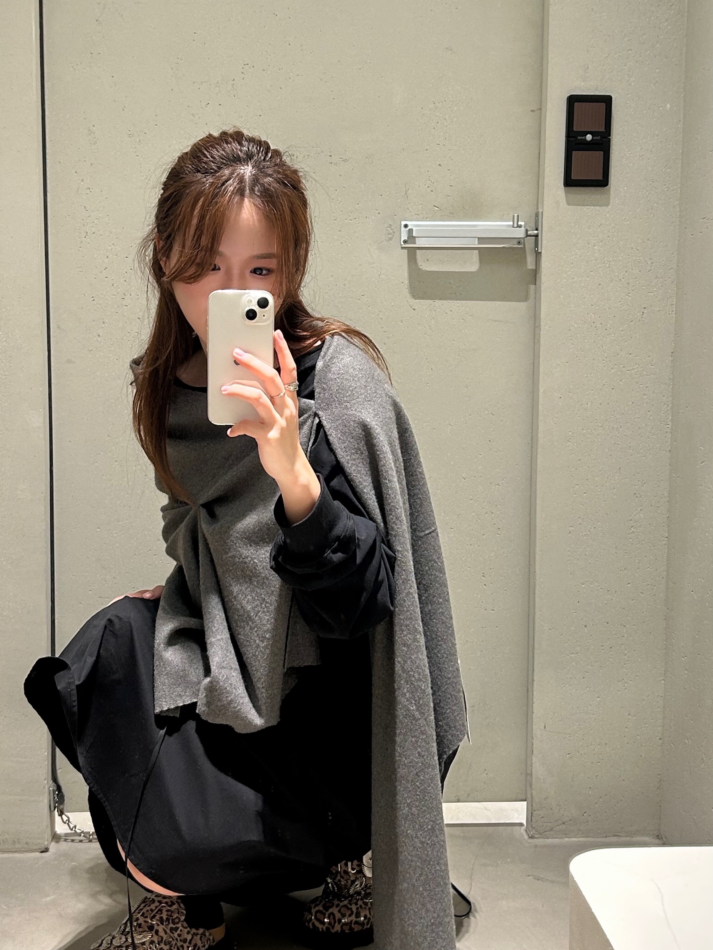 Nache Pinched Scarf Unisex Melange Gray - 25FW 착용 스타일 - 2