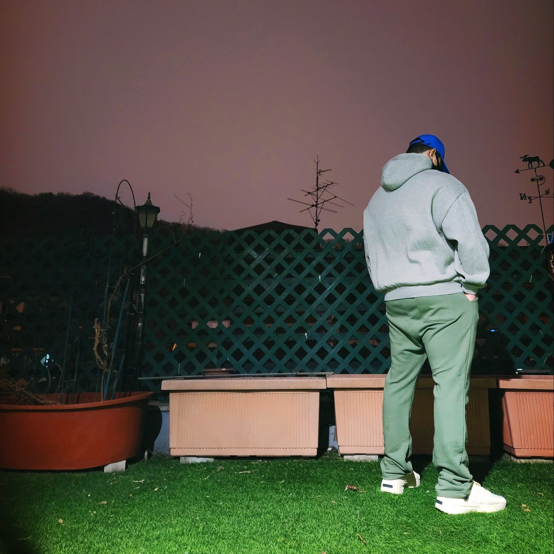 Essentials Pullover Hoodie Dark Heather Oatmeal - 24SS, Adidas x Fear of God Athletics Los Angeles Pale Yellow 착용 스타일 - 3