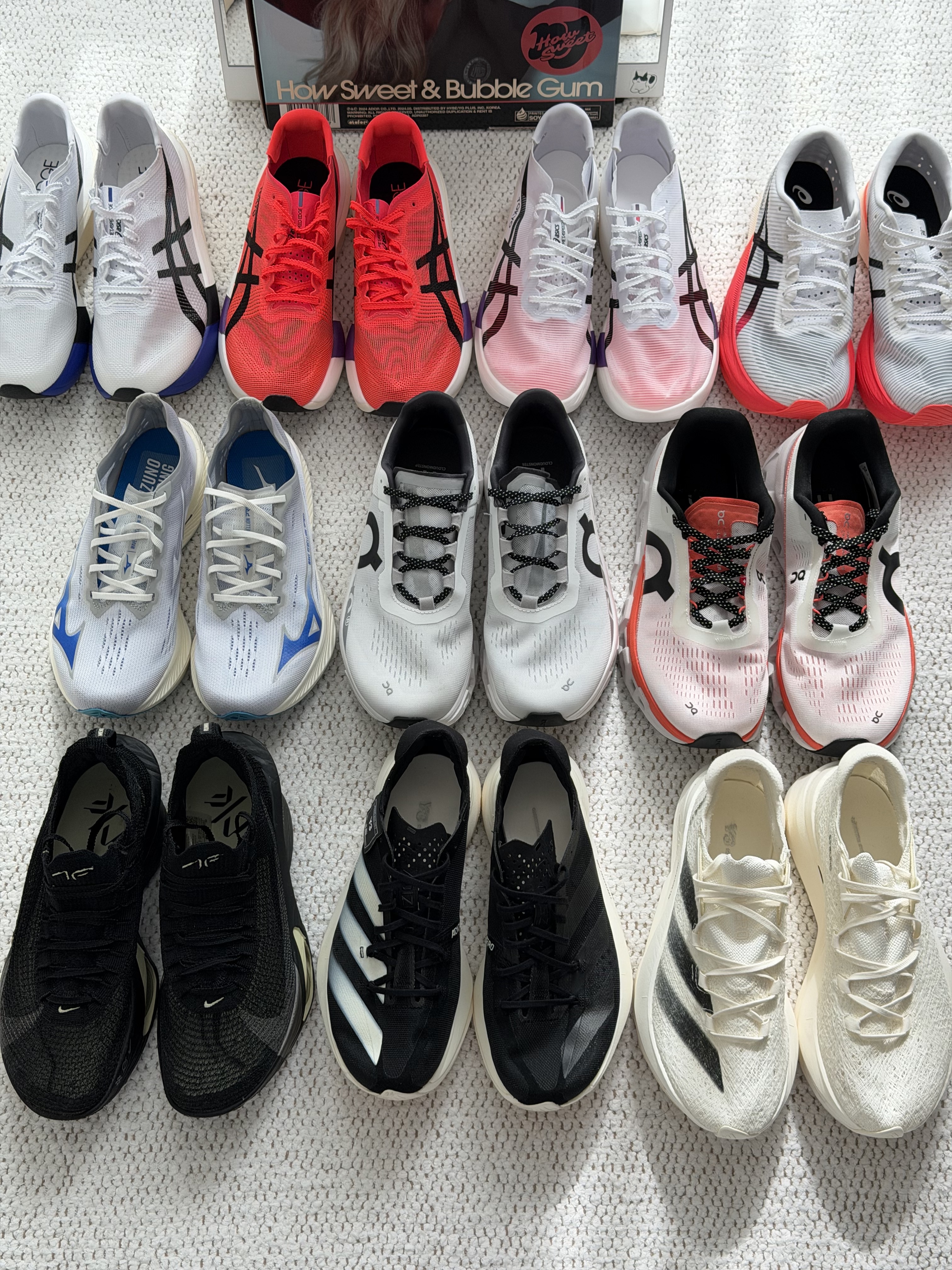 Asics Metaspeed Edge Tokyo White Cobalt Burst, Asics Metaspeed Edge Tokyo Flash Red Black 착용 스타일