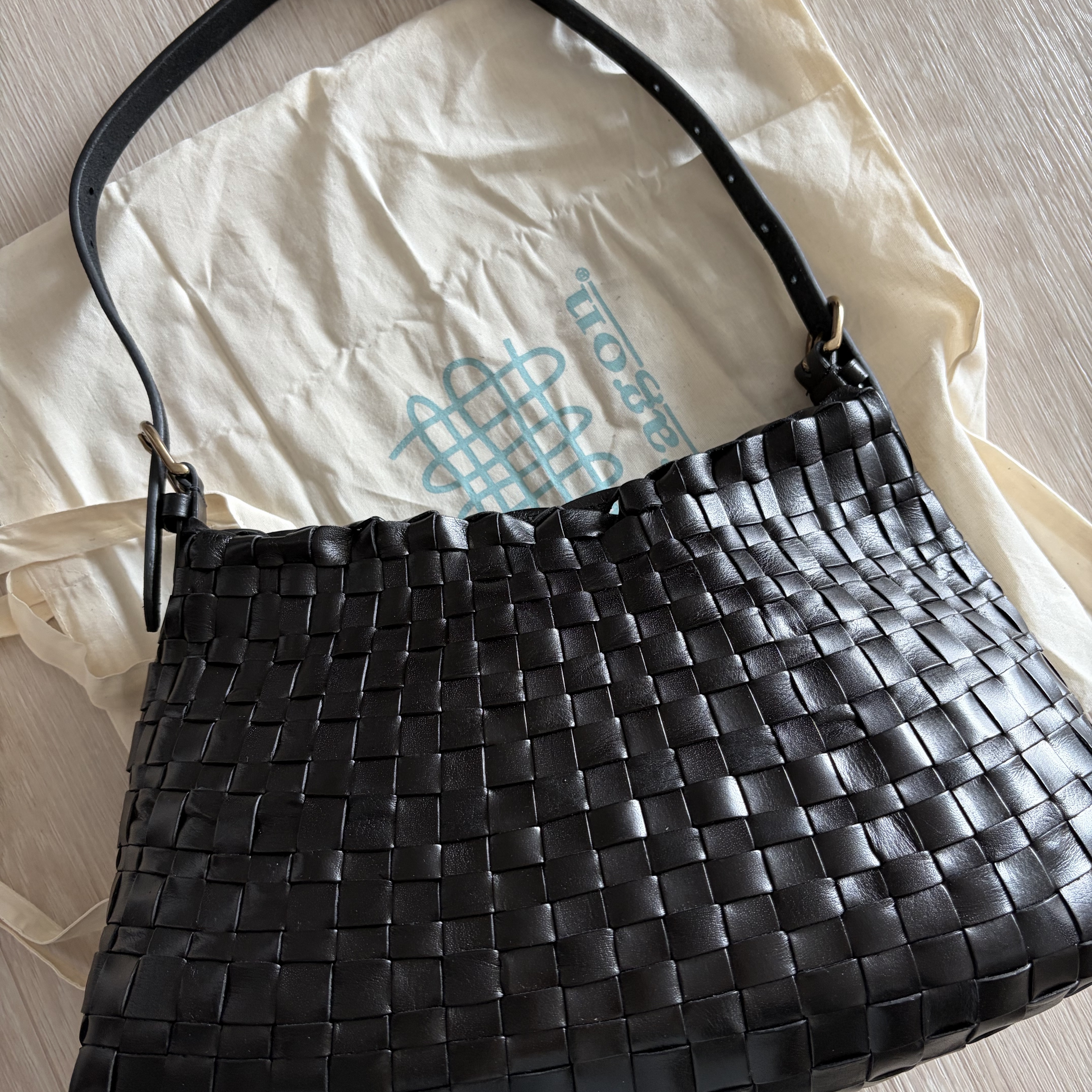 Dragon Diffusion Hobo Salvage Black 착용 스타일