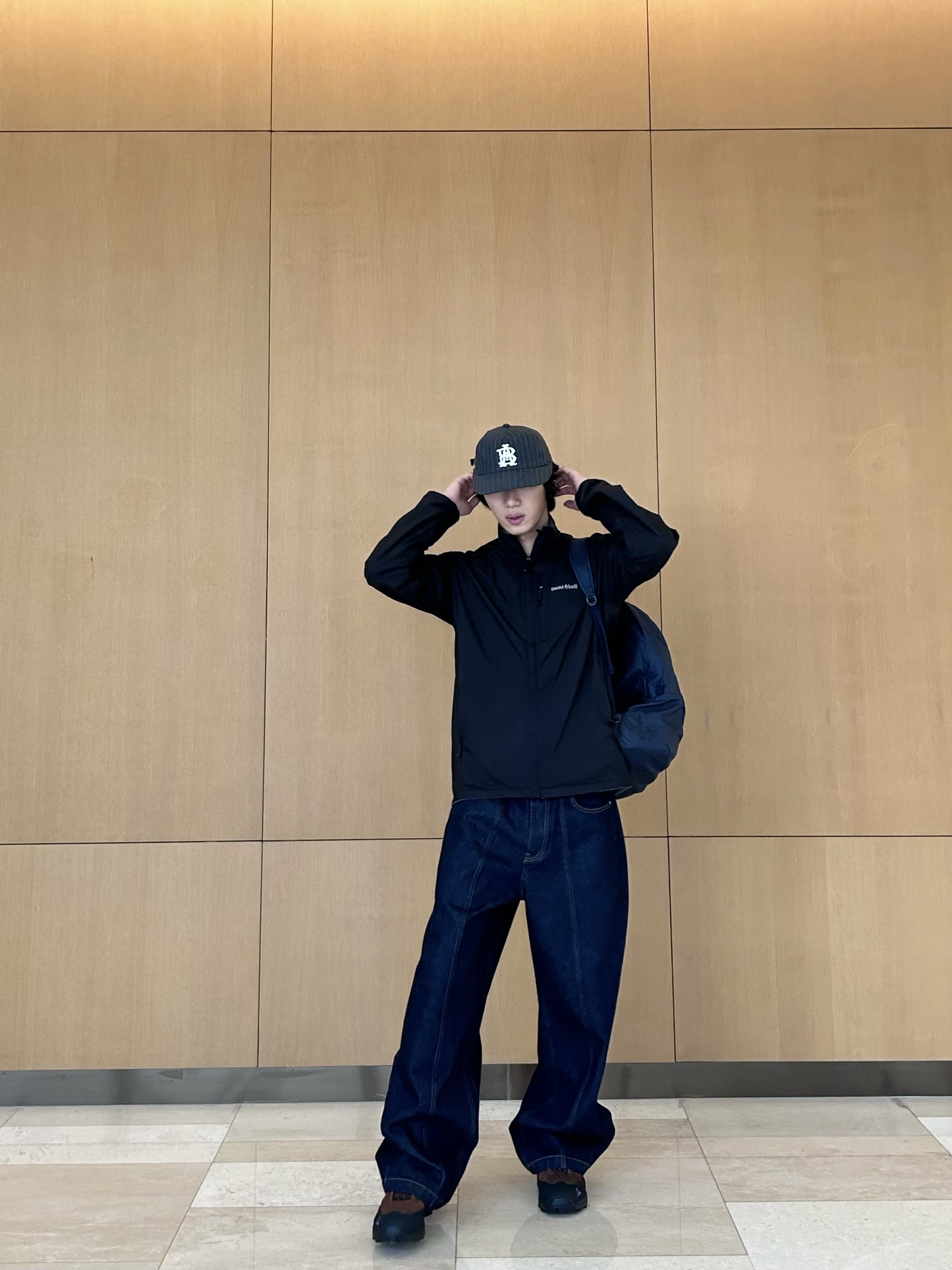 [KREAM 단독] About:Blank Monogram Pinstripe Cap Charcoal White - 26SS 착용 스타일 - 1
