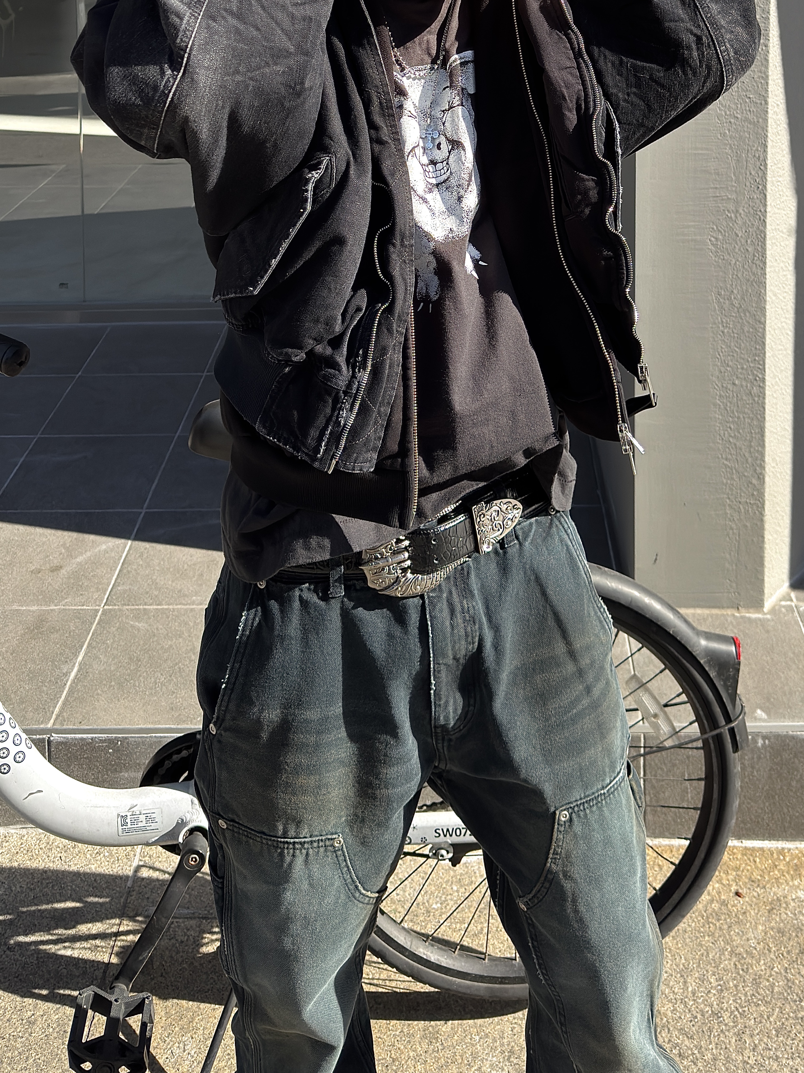 Protocol Index Carpenter Flared Pants Black, Balenciaga Standard Denim Bomber Black 착용 스타일 - 1