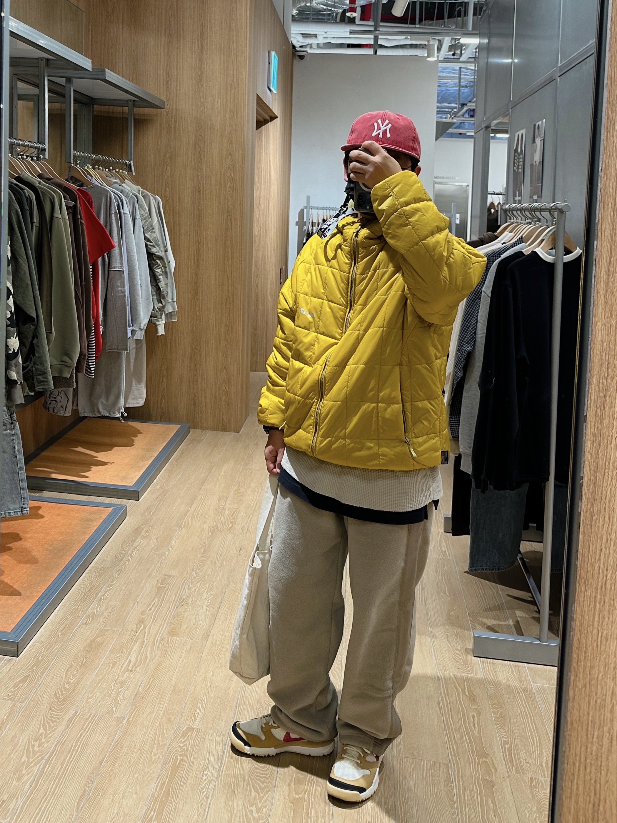 Palace Microlite Jacket Sulphur - 24FW, Stussy Raglan Thermal LS Crew Bone 착용 스타일