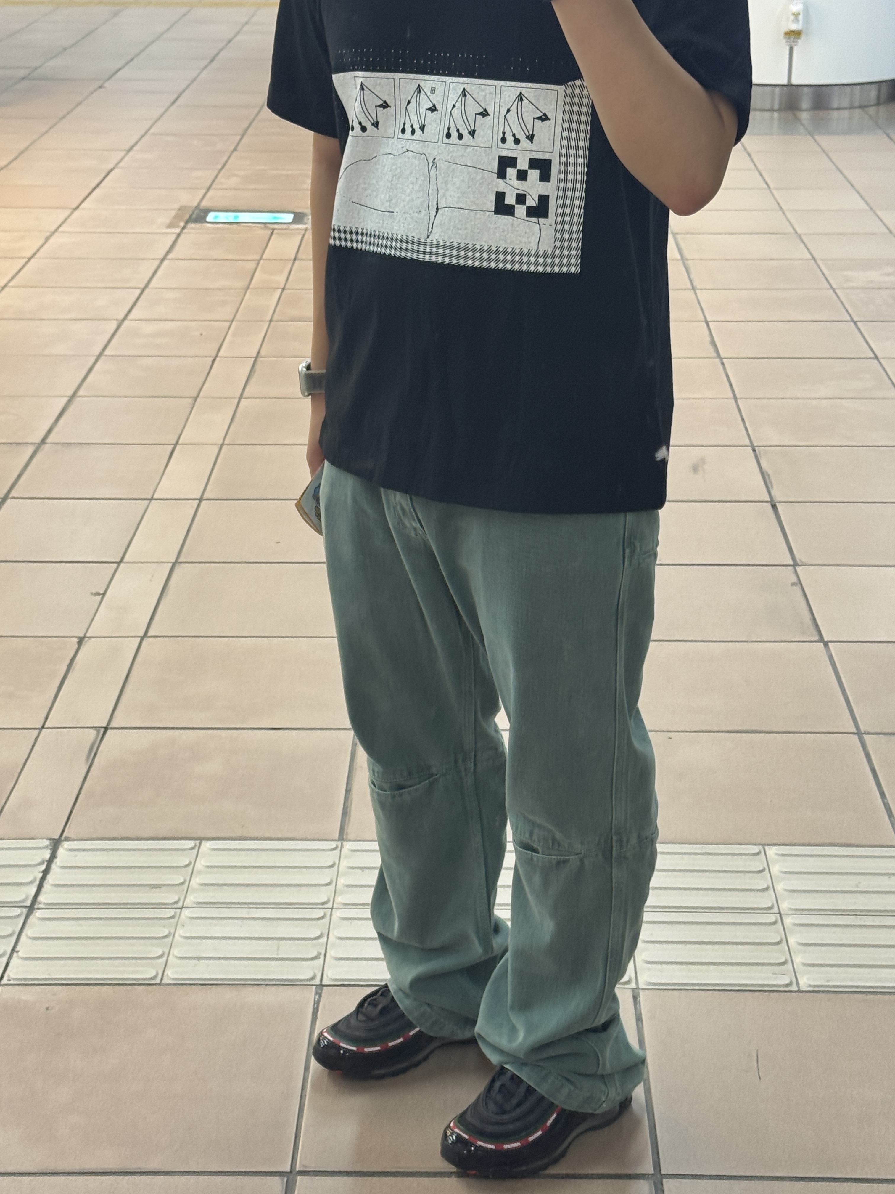 Nike x Undefeated Air Max 97 Black, Cav Empt VH The Saturn Circus T-Shirt Black - 25SS 착용 스타일