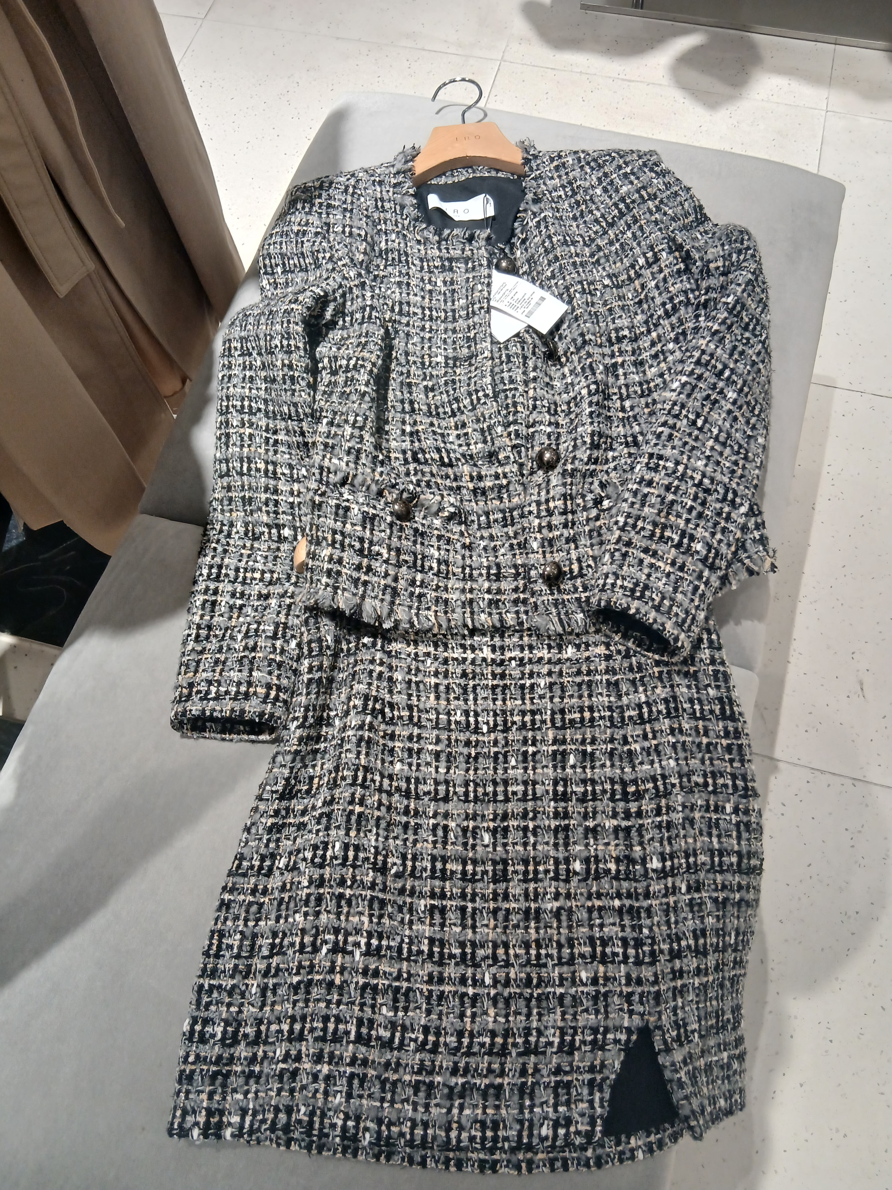 (W) Iro Hortense Short Draped Tweed Skirt Black, (W) Iro Shavani Cotton Jacket Grey 착용 스타일 - 1