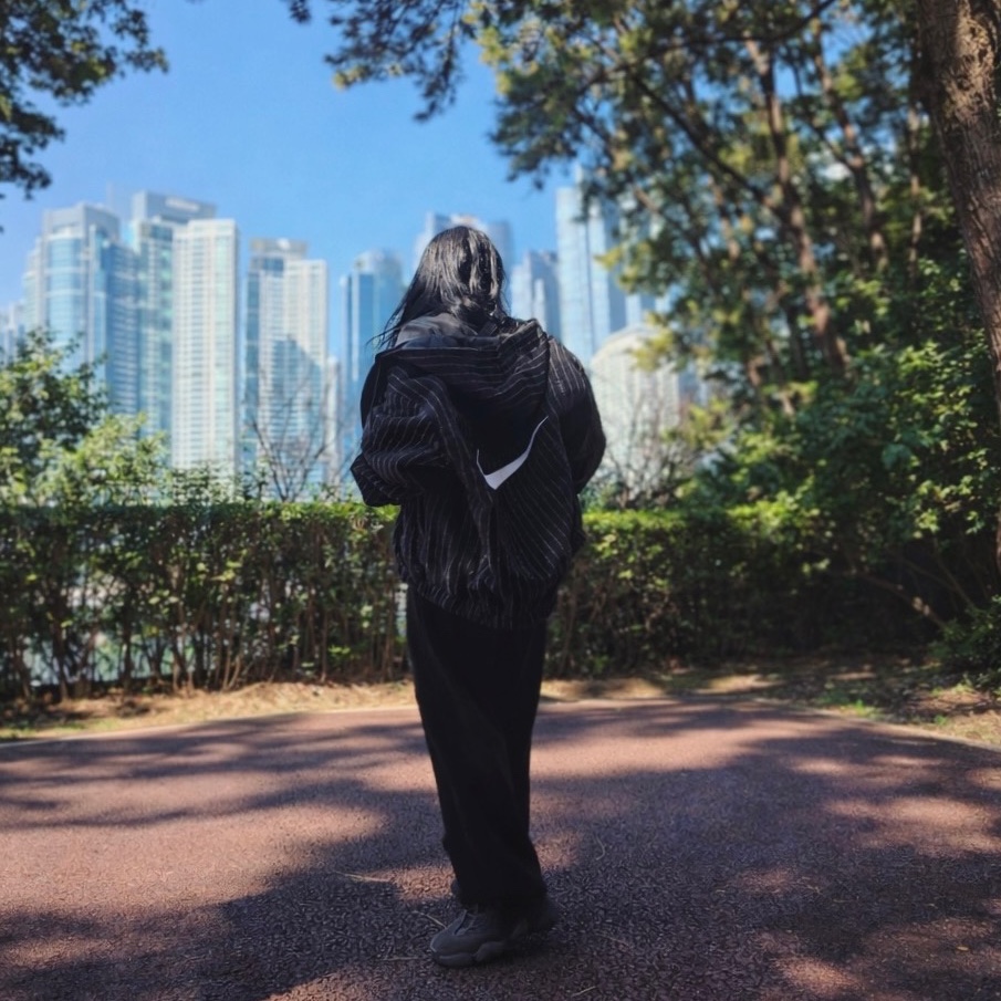 Nike x Stussy NRG Striped Wool Jacket Black (DR4023-010), Adidas Yeezy 500 Utility Black 2018/2020 착용 스타일