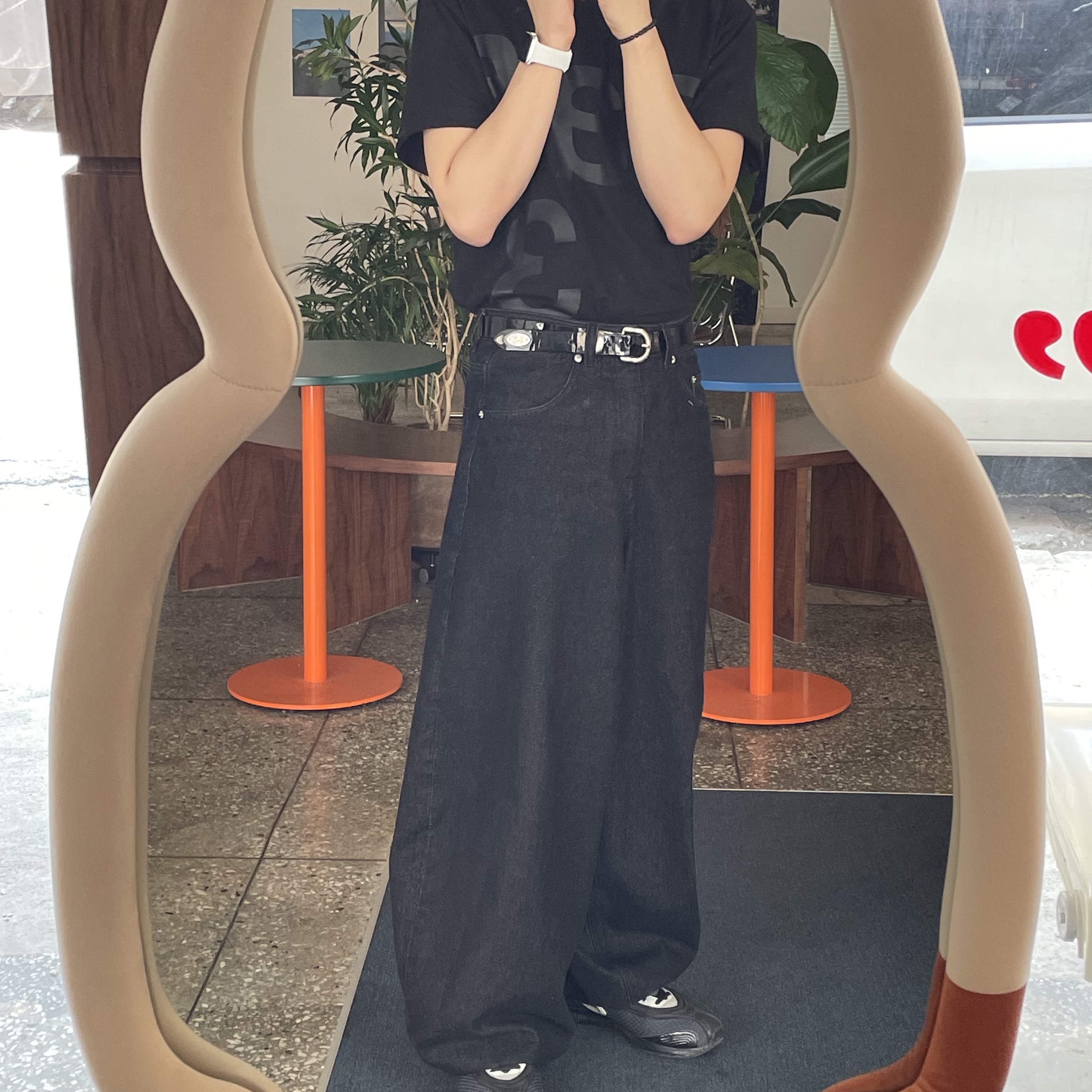 [KREAM 단독] Safarispot Basic Safari T-Shirt Black 착용 스타일