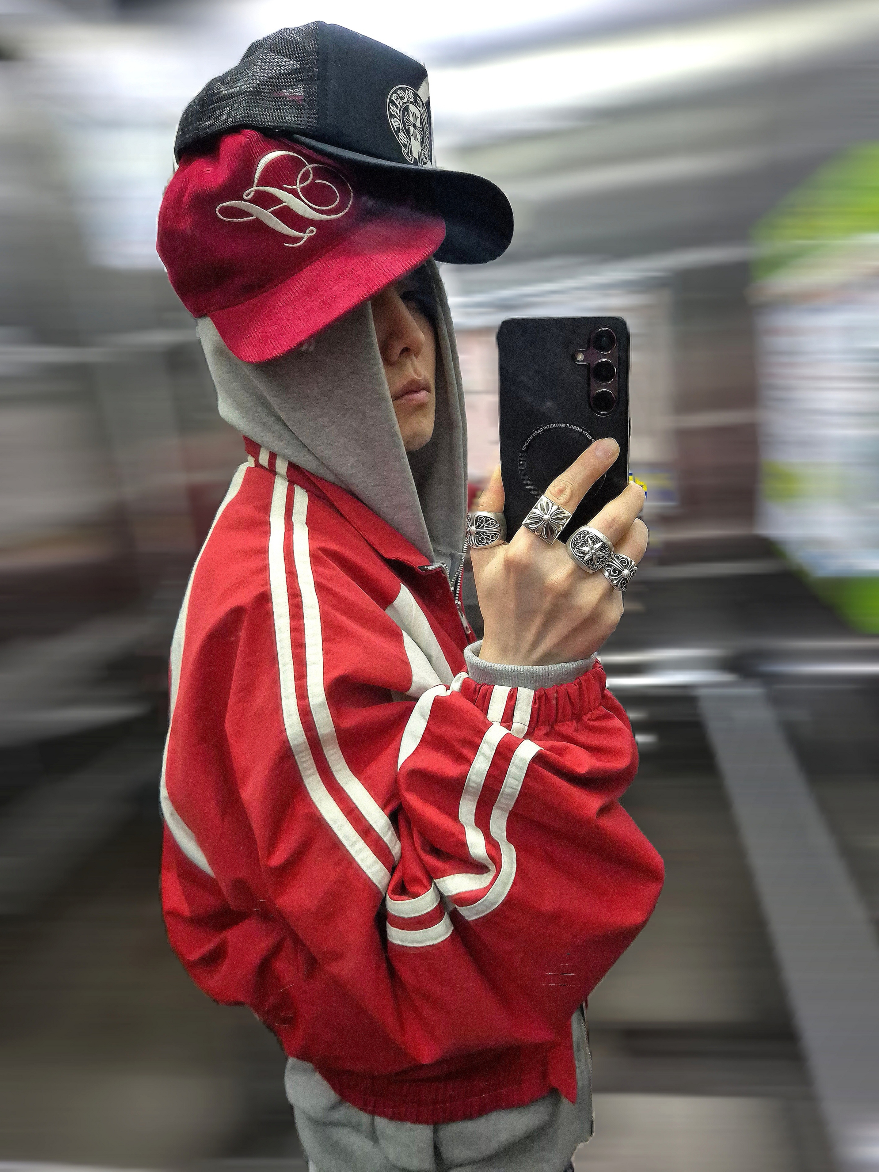 Hommless Corduroy H Logo 5 Panel Hat Red, ROARINGRAD 26 Crop Track Jacket Red 착용 스타일