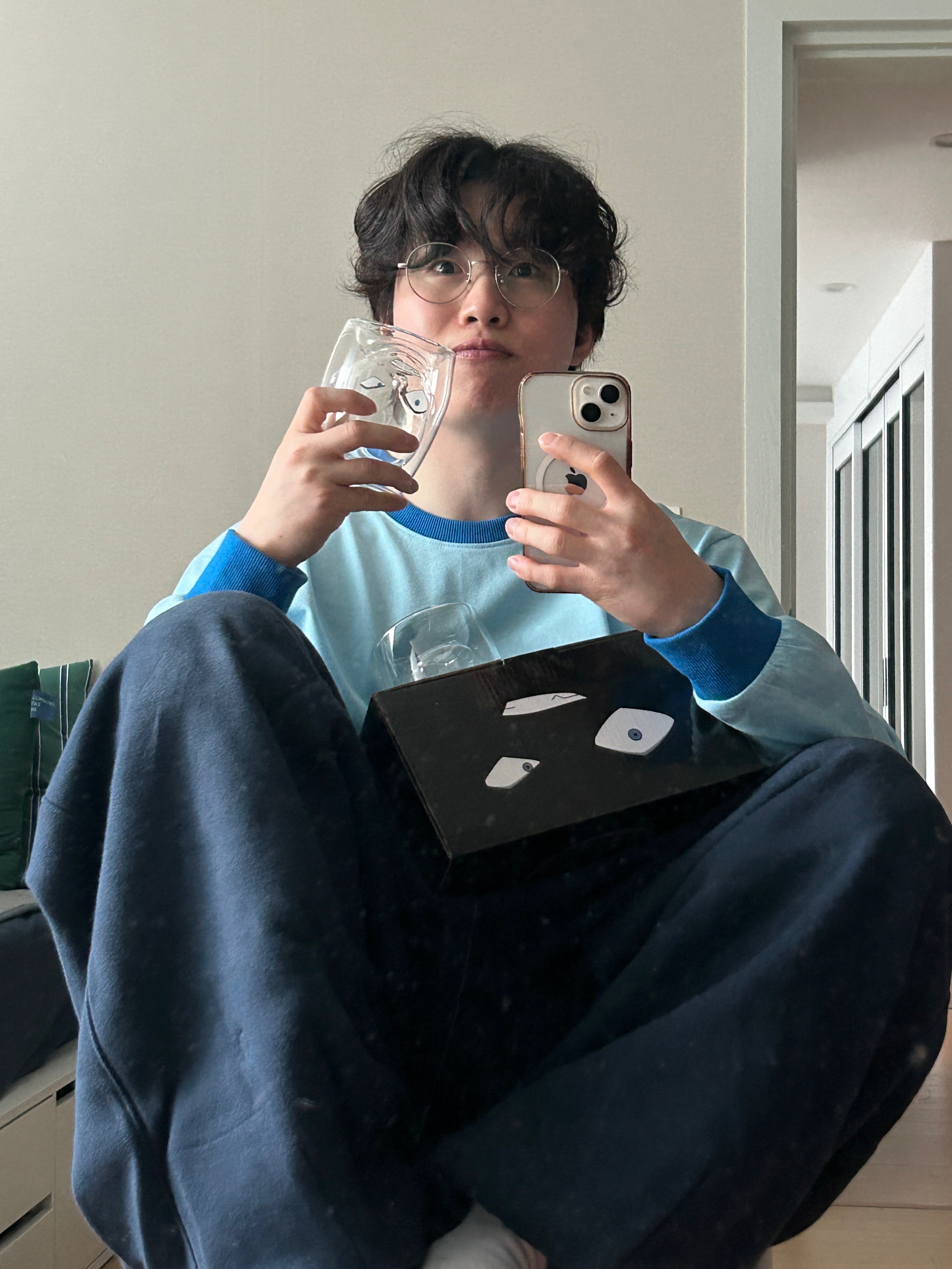 DANCOMMA × Detective Conan Culprit Face Glass Cup Set, DANCOMMA x Crayon Shin Chan Action Beam!! Luminous Long Sleeve Tee Sky blue 착용 스타일 - 1