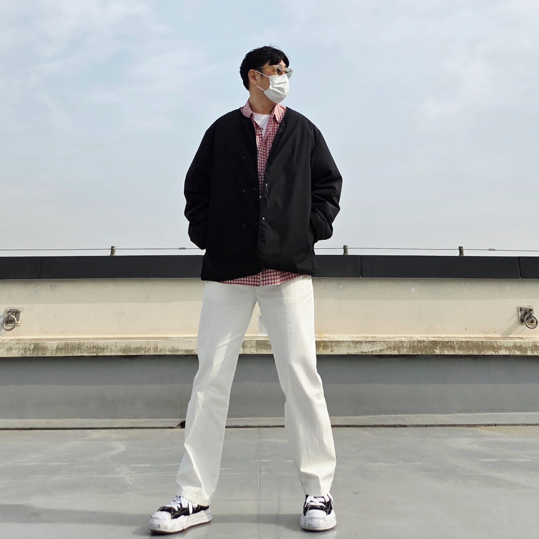 Maison Mihara Yasuhiro Hank OG Sole Canvas Low-top Sneakers Black, Nanamica Reversible Down Cardigan Black 착용 스타일 - 1