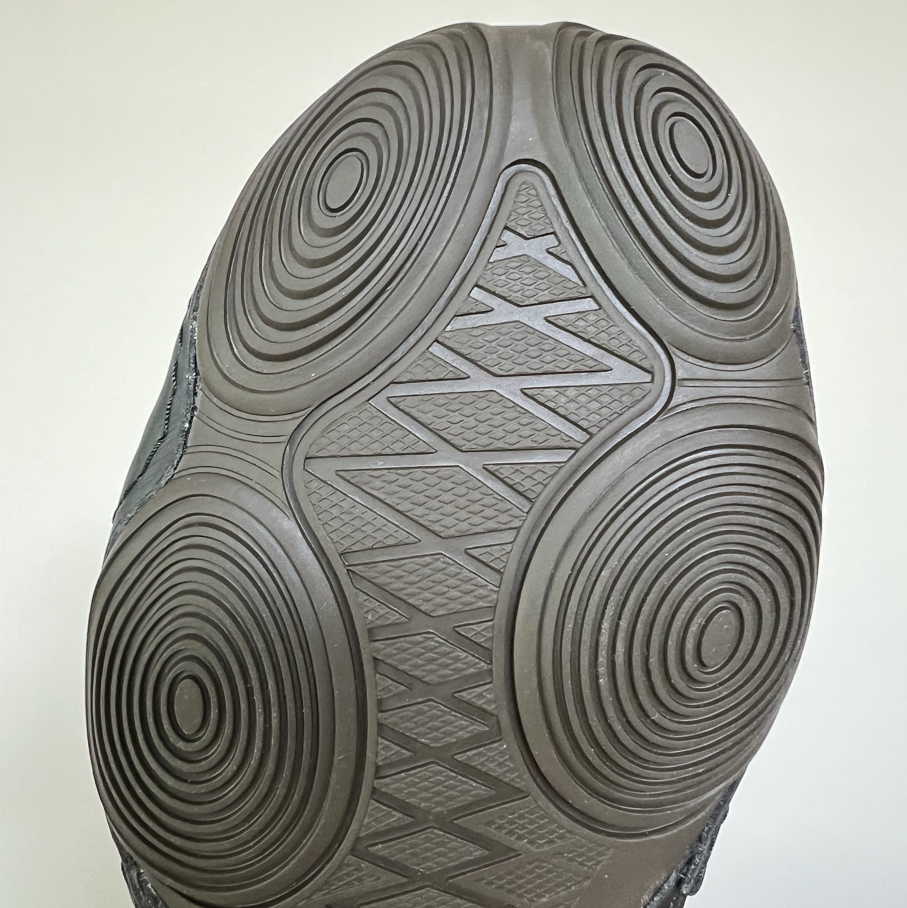 Asics Hypersync Graphite Grey Black 착용 스타일 - 5