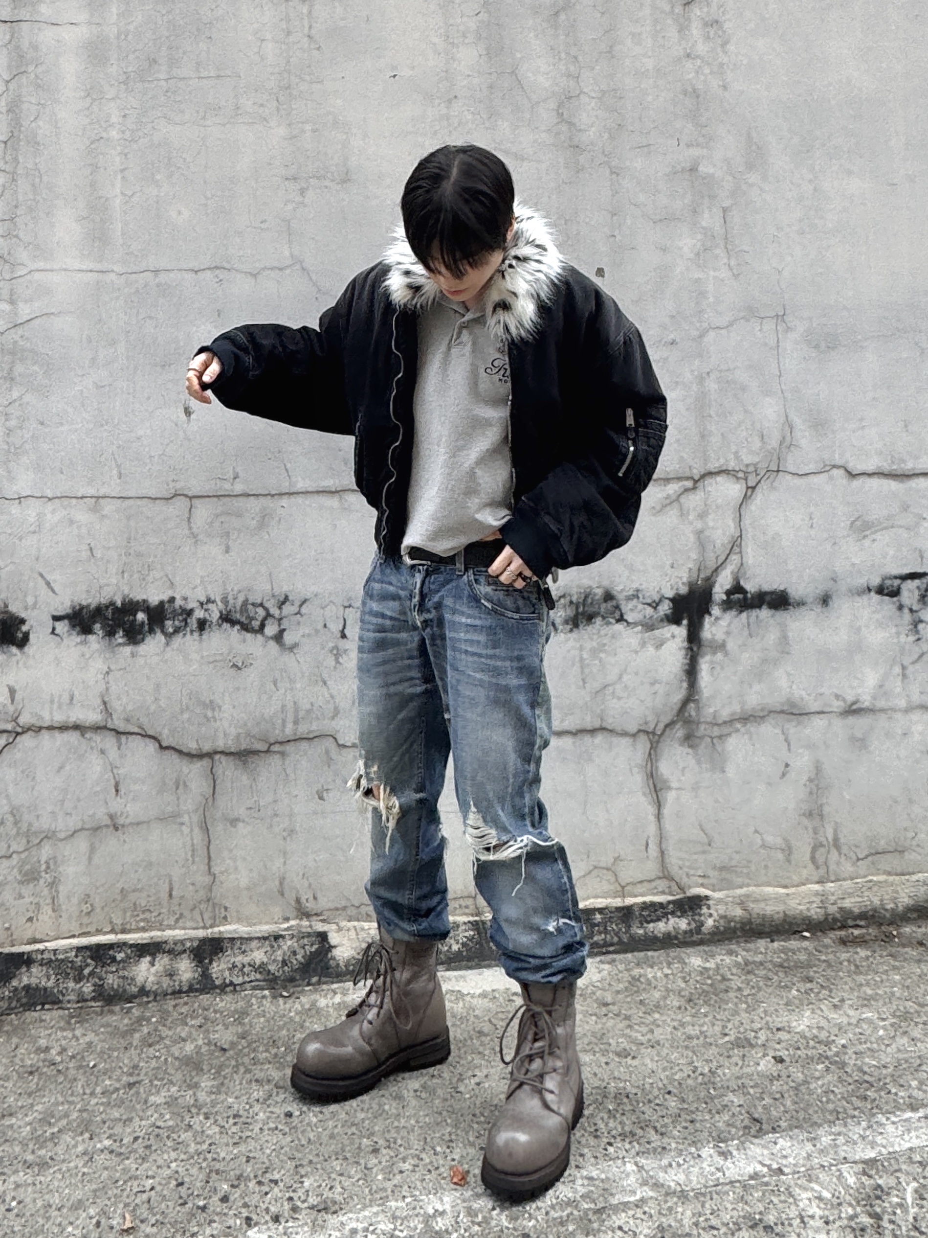 Protocol Index Fur Collar Layered Polo Shirts Melange Grey, Protocol Index Concho Belt Black 착용 스타일 - 3