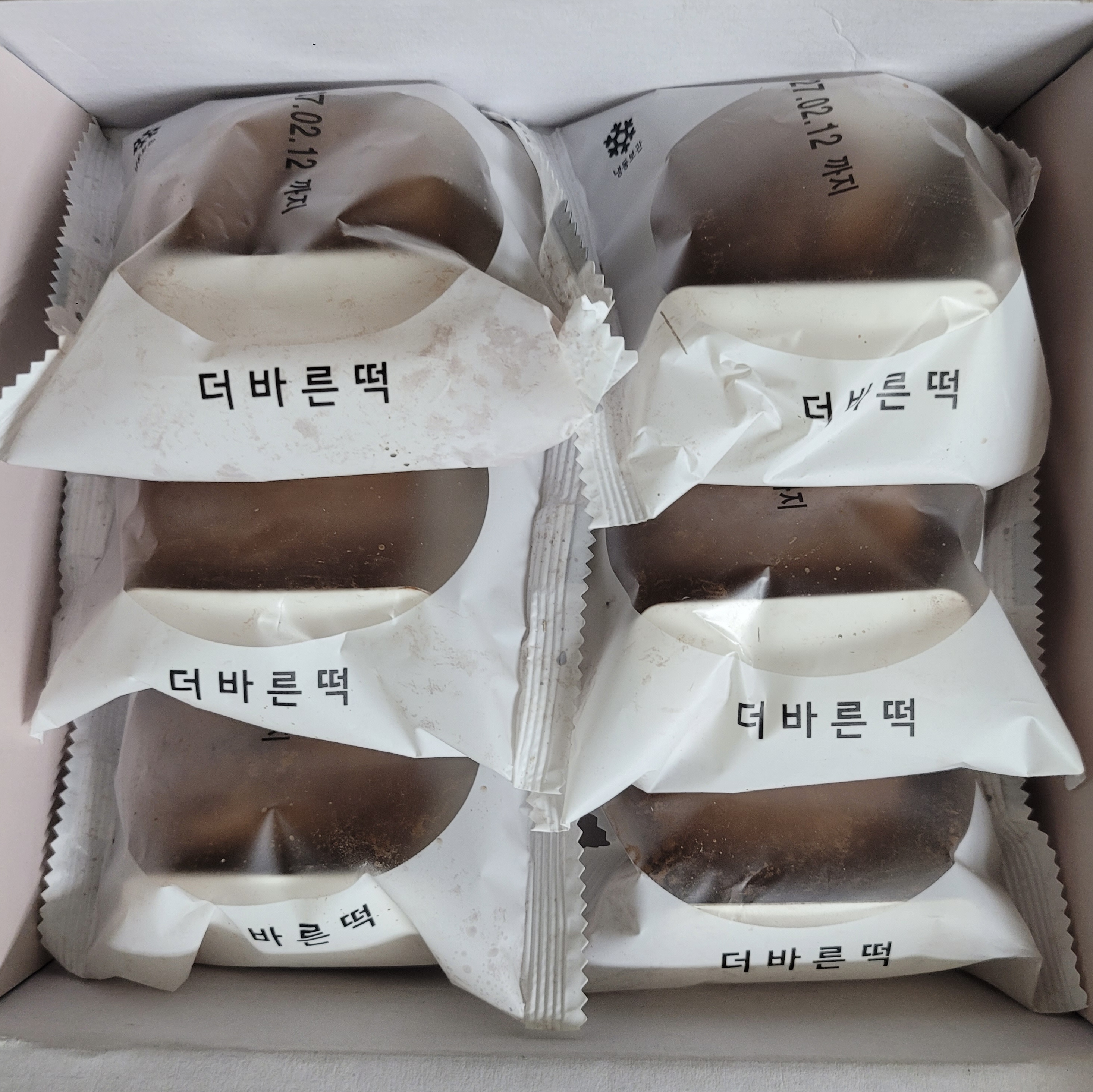 THE BAREUN TTEOK Double Chocolate Fudge Cream Tteok (60g *6EA) 1Box 착용 스타일 - 2